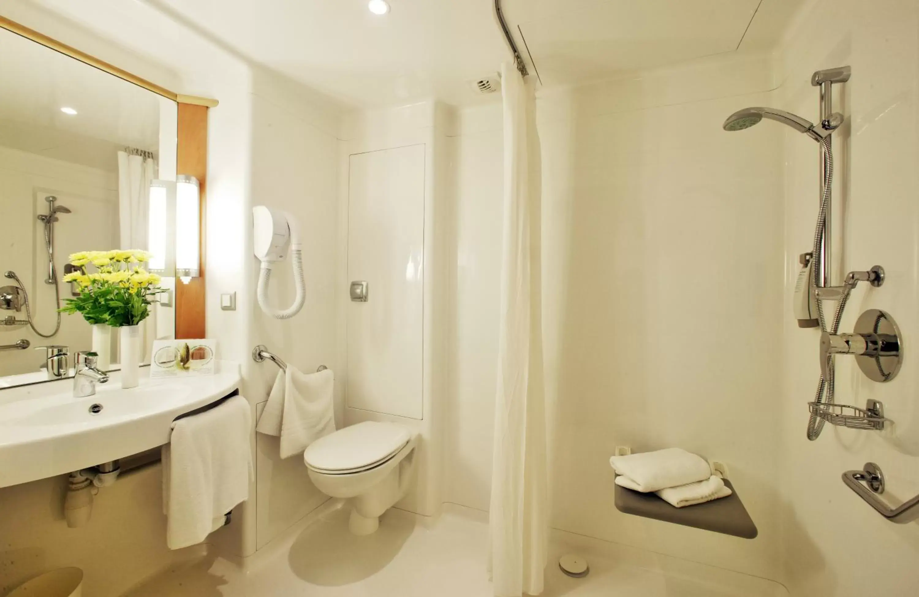 Bathroom in Ibis Sarlat Centre