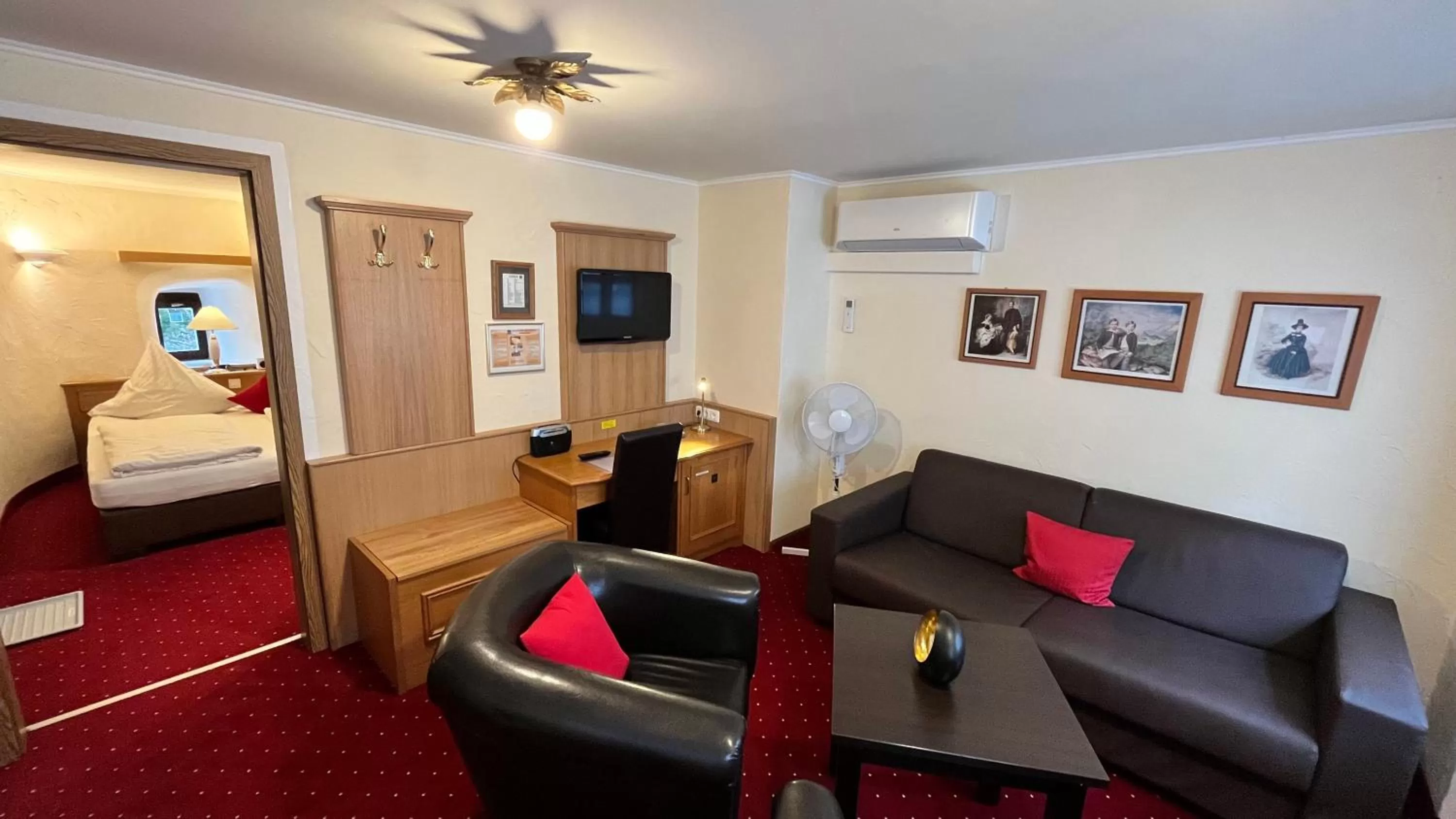 Living room, Bed in Klassik Hotel am Tor