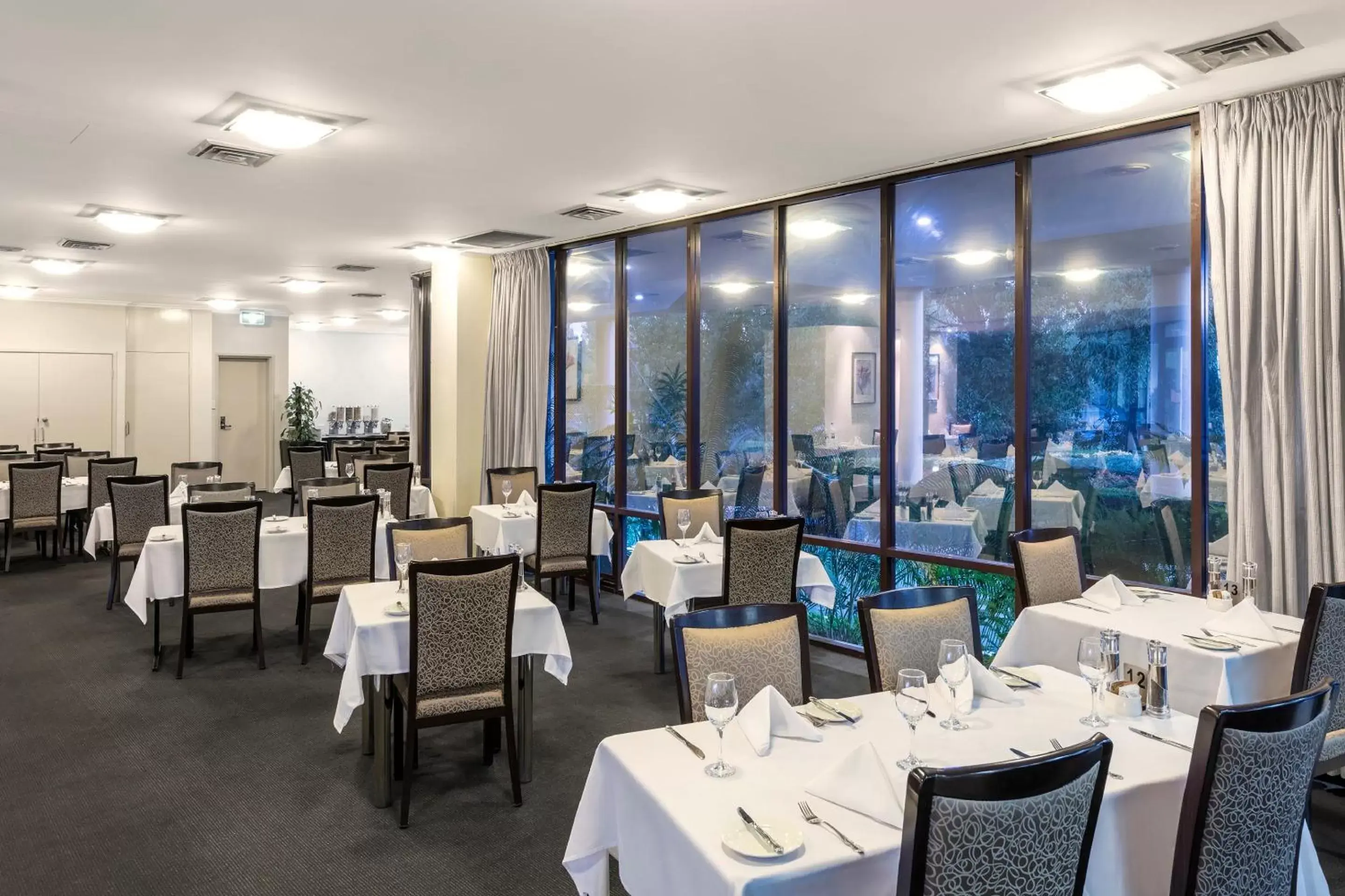 Restaurant/Places to Eat in Garden City Hotel, Best Western Signature Collection