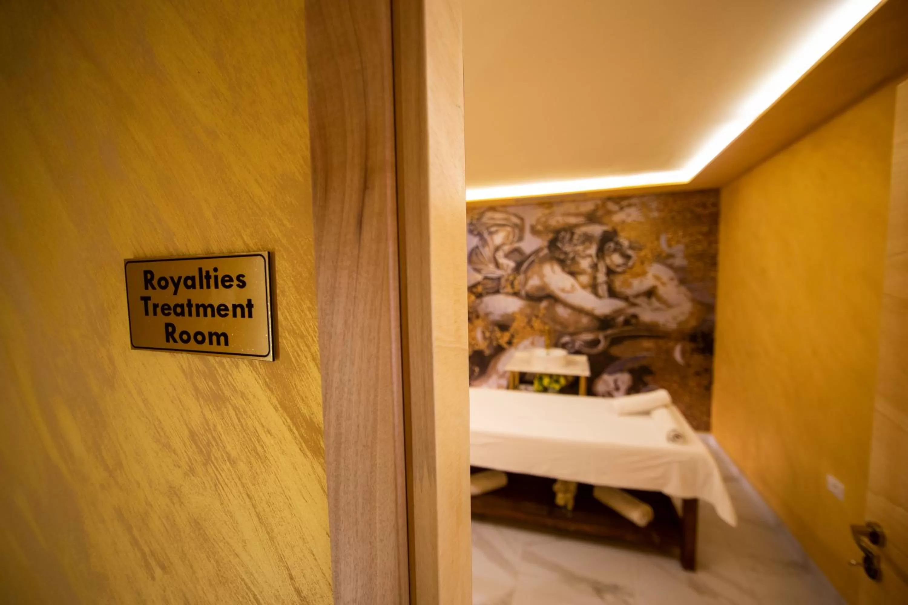 Massage, Bed in Adriatik Hotel, BW Premier Collection