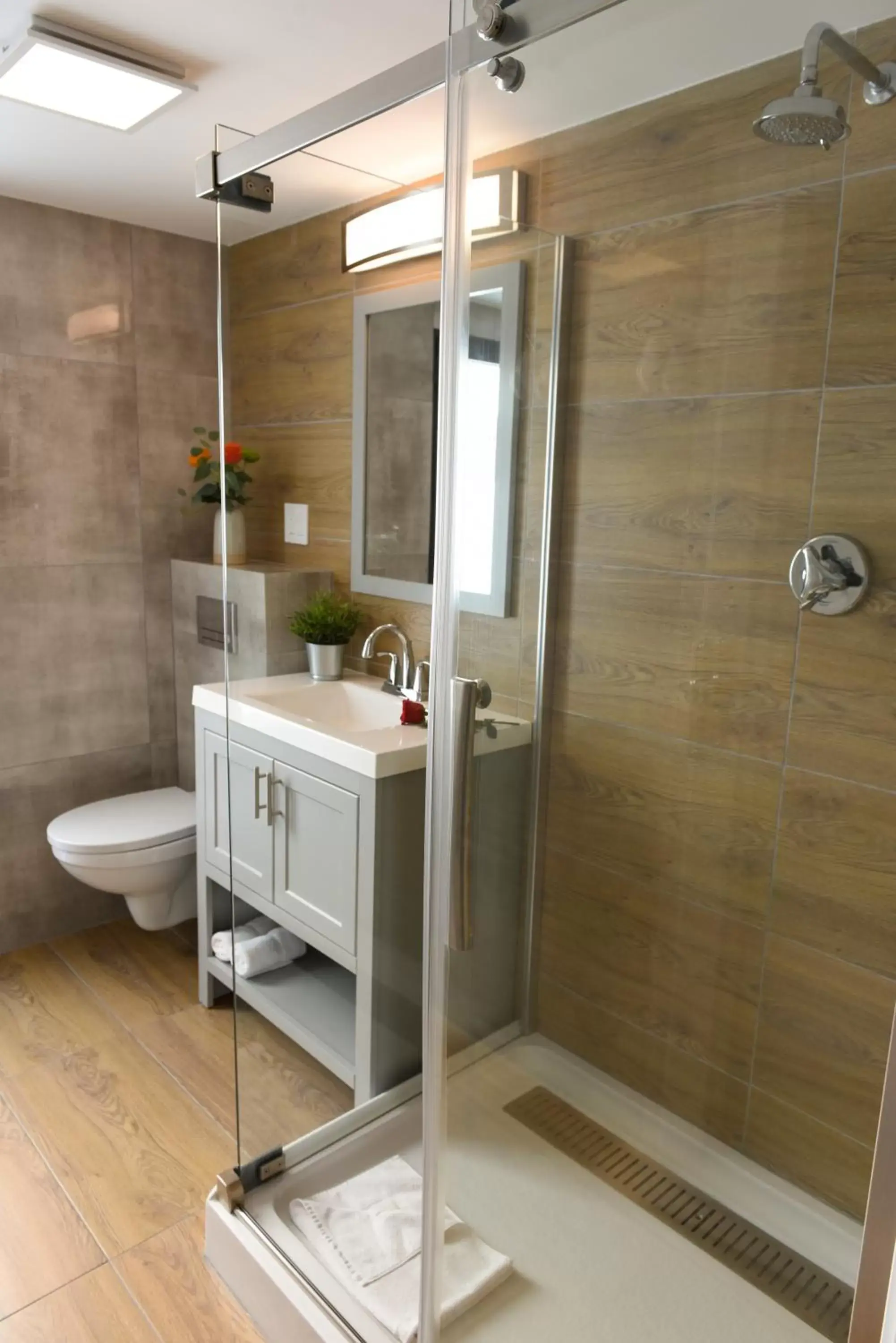 Shower, Bathroom in Cape Cod Veranda