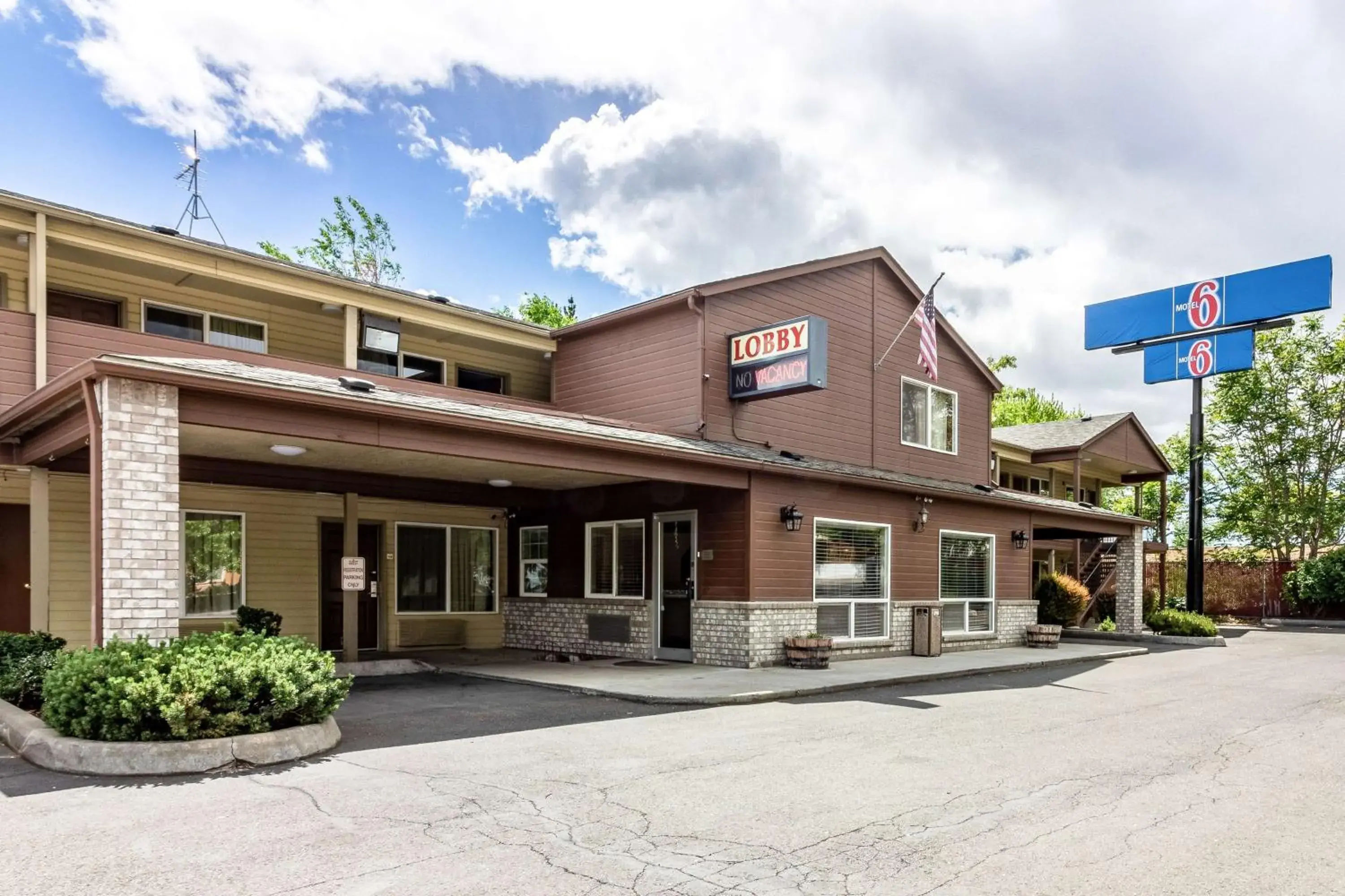 Property building in Motel 6-Yakima, WA - Downtown