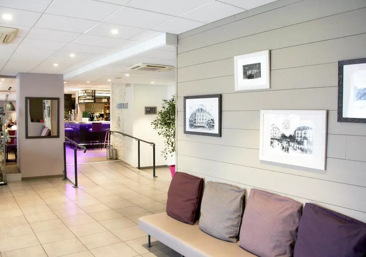 Lobby or reception in Campanile Dijon Centre - Gare Lobby or reception in Campanile Dijon Centre - Gare