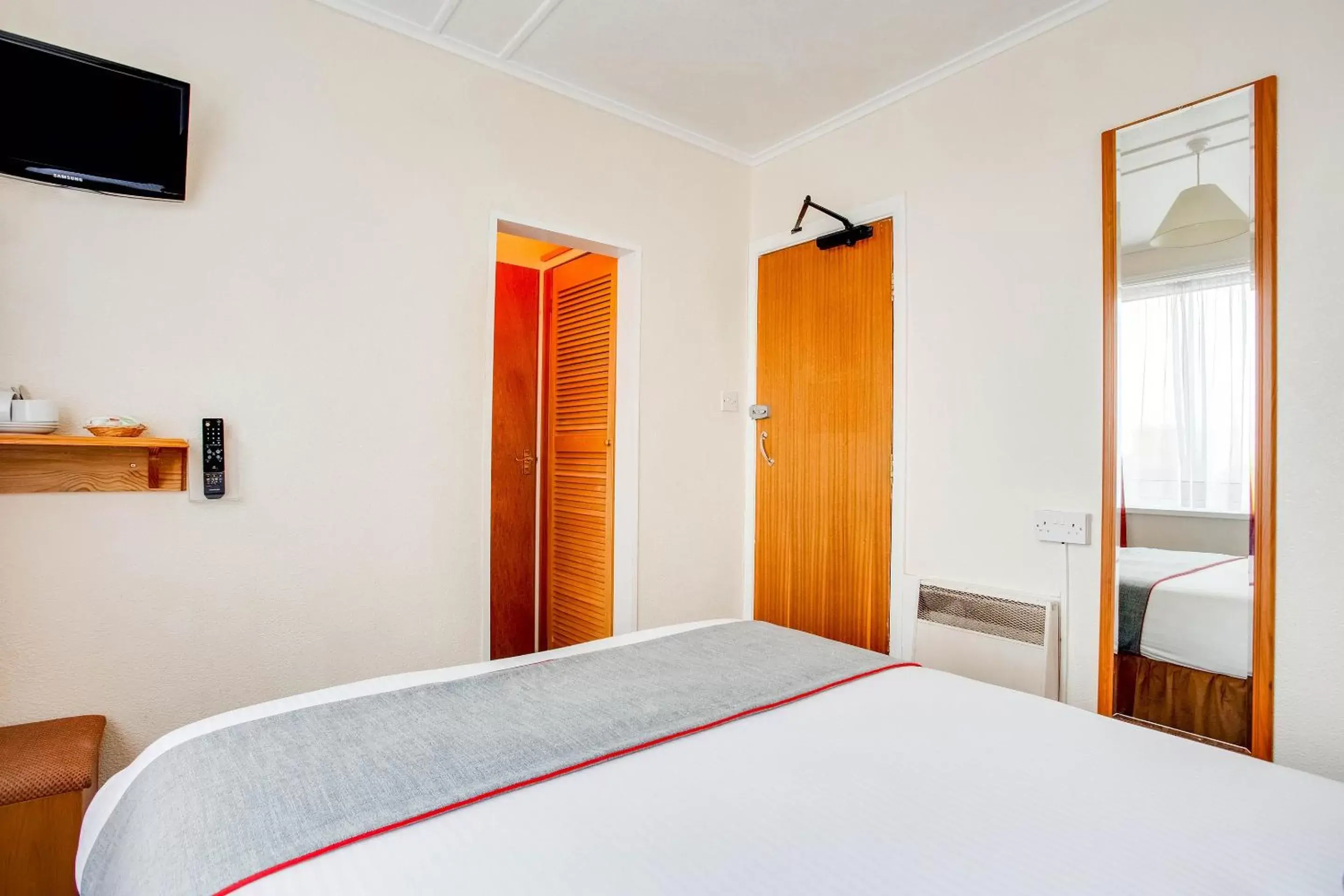 Bedroom, Bed in OYO Godolphin Arms Hotel