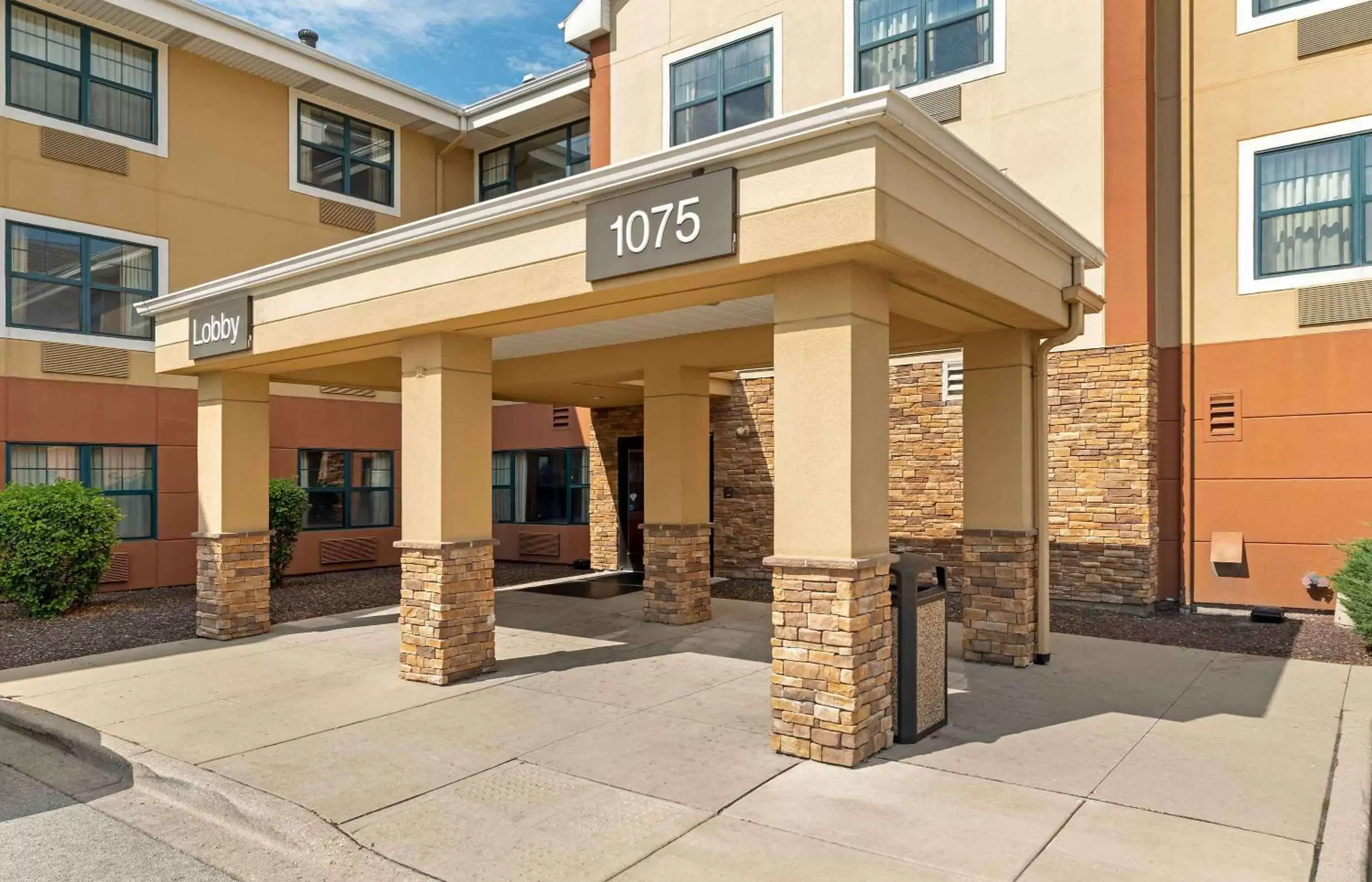 Property building in Extended Stay America Suites - Chicago - Hanover Park