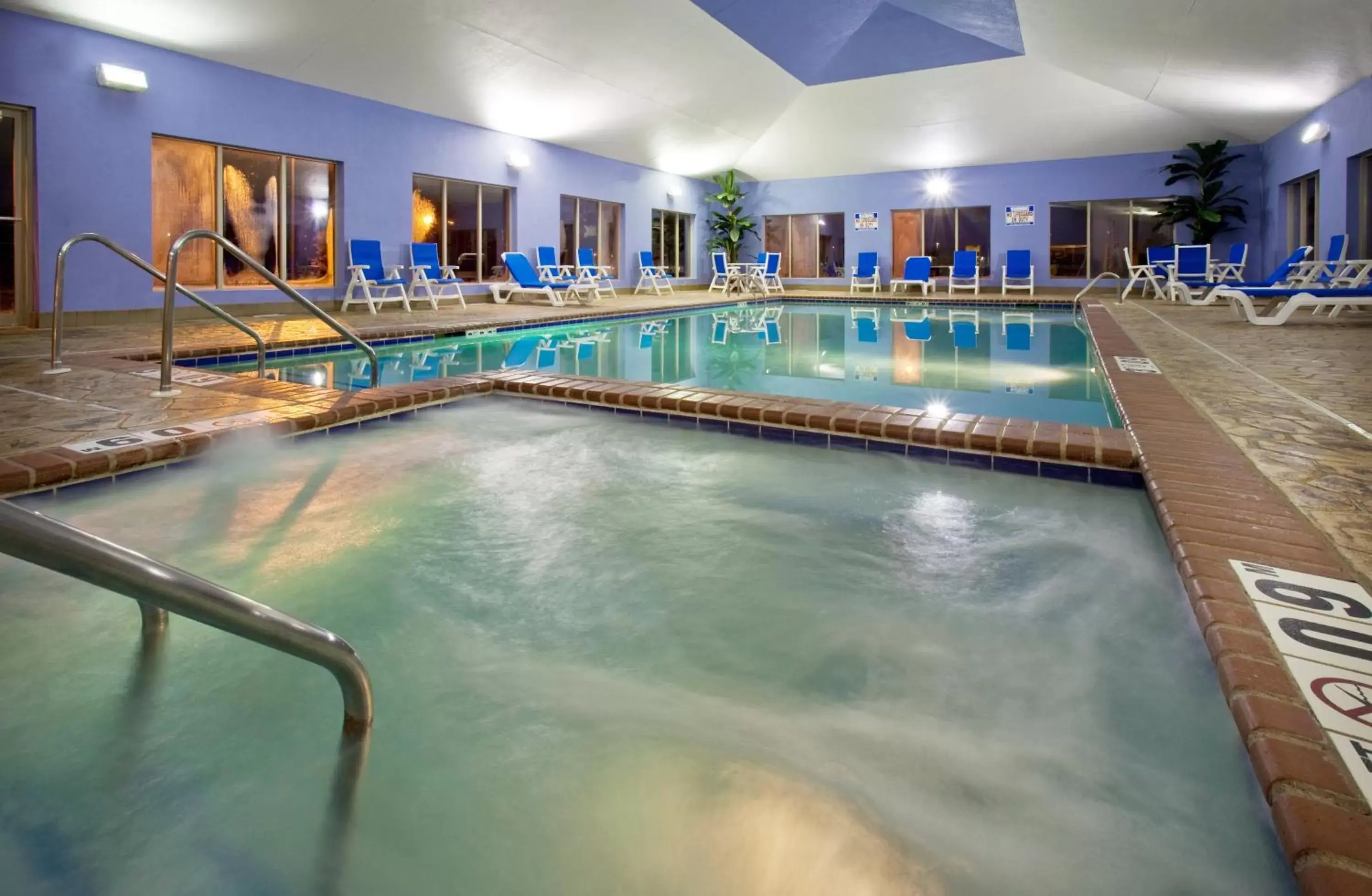 Swimming Pool in Holiday Inn Express Hotel & Suites Pleasant Prairie-Kenosha, an IHG Hotel