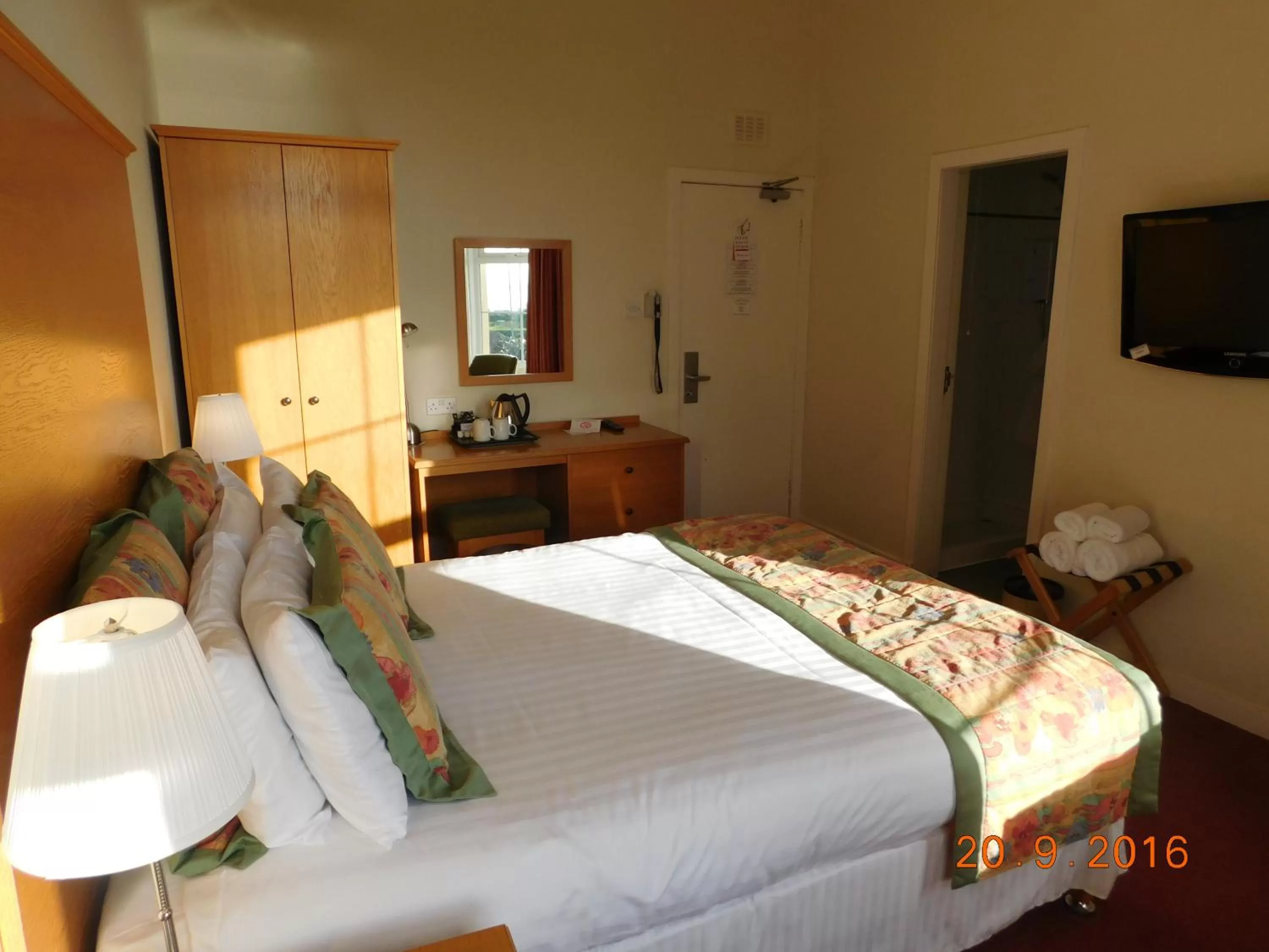 Photo of the whole room, Bed in Horizon Hotel