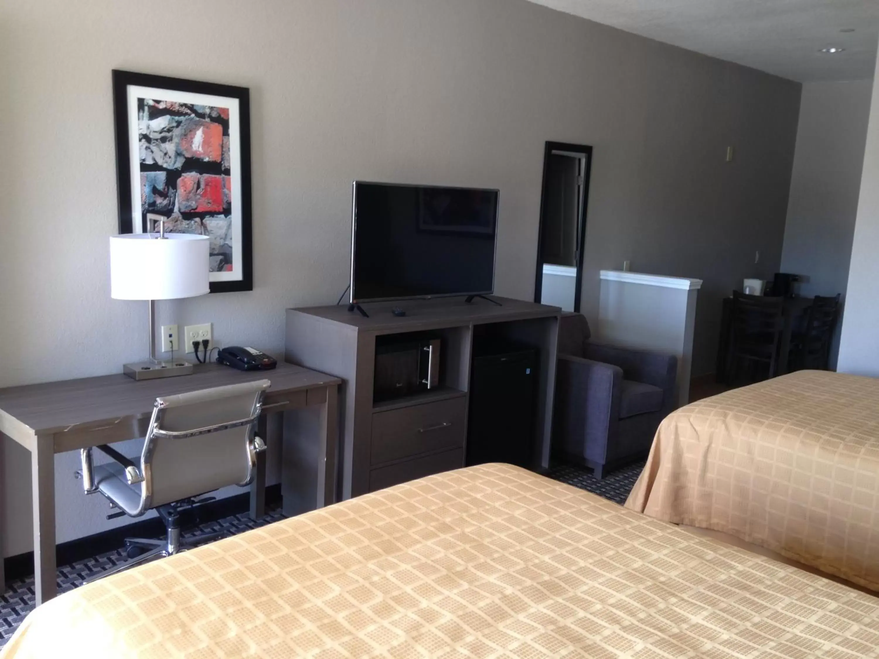 Photo of the whole room, TV/Entertainment Center in Scottish Inn & Suites Cotulla, TX