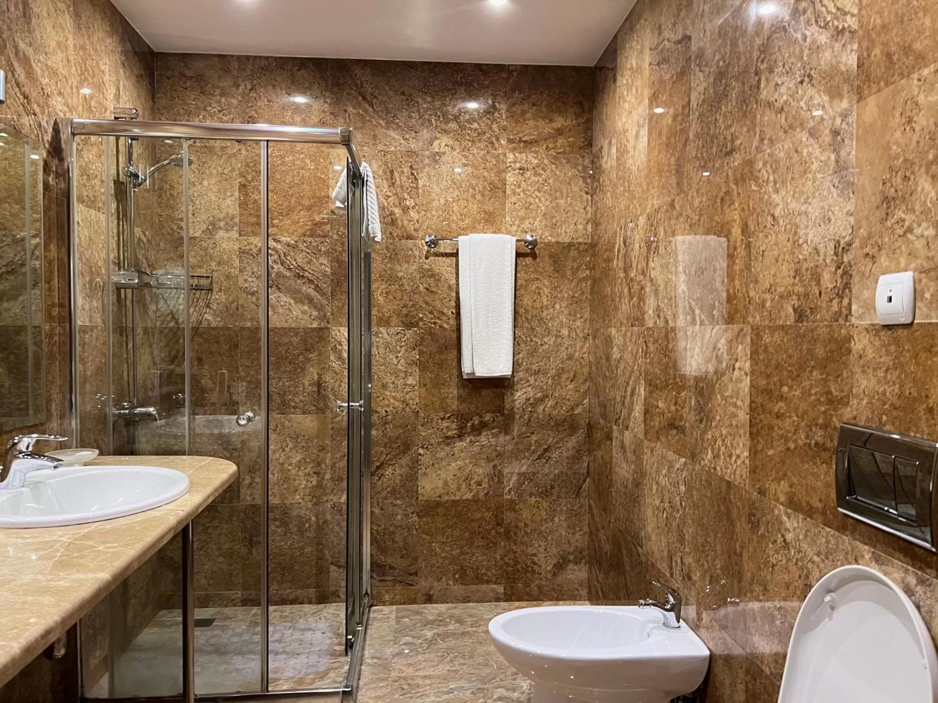 Shower in JEPPESEN RESIDENCE