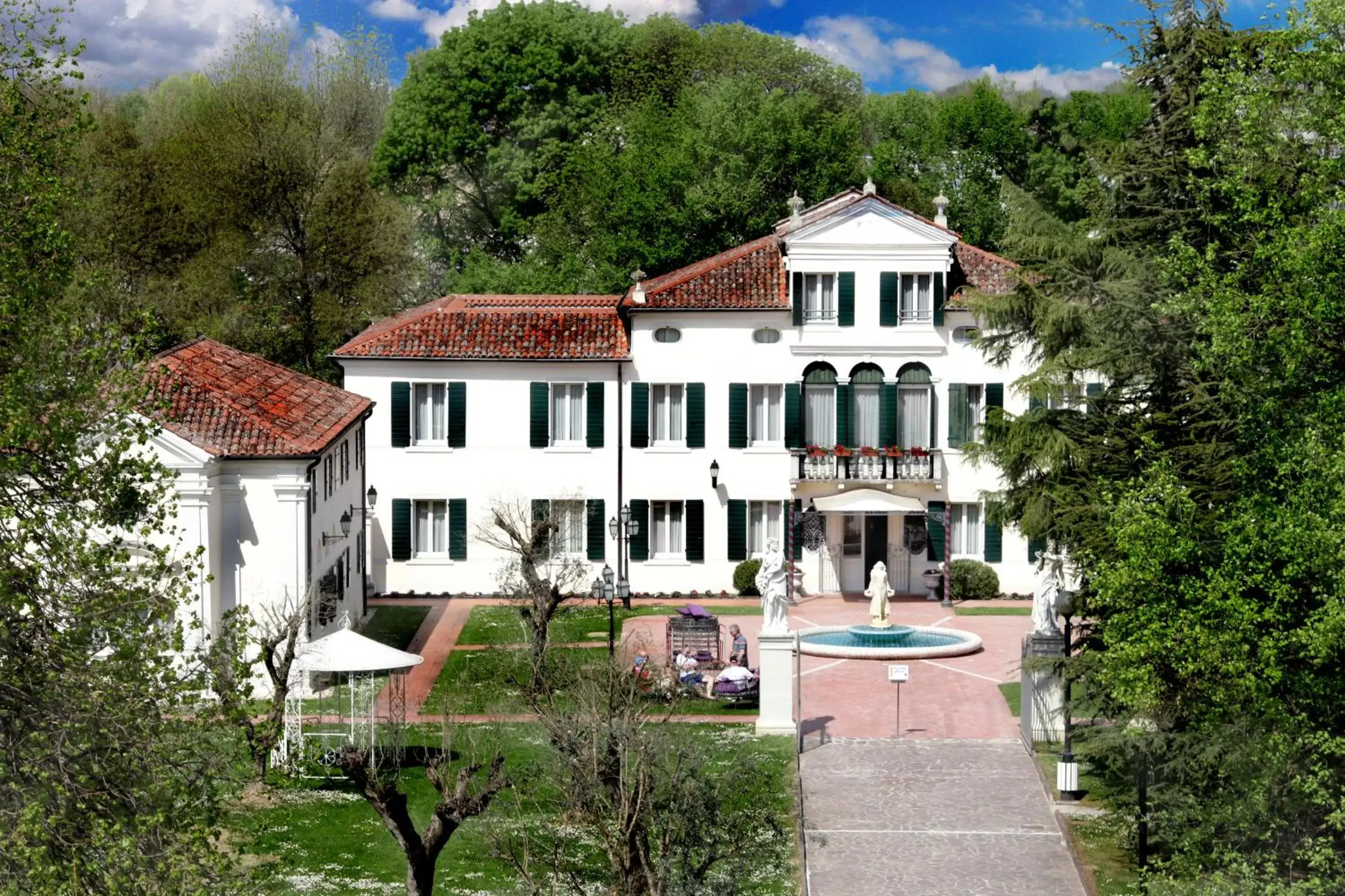 Facade/entrance, Property Building in Villa Fiorita