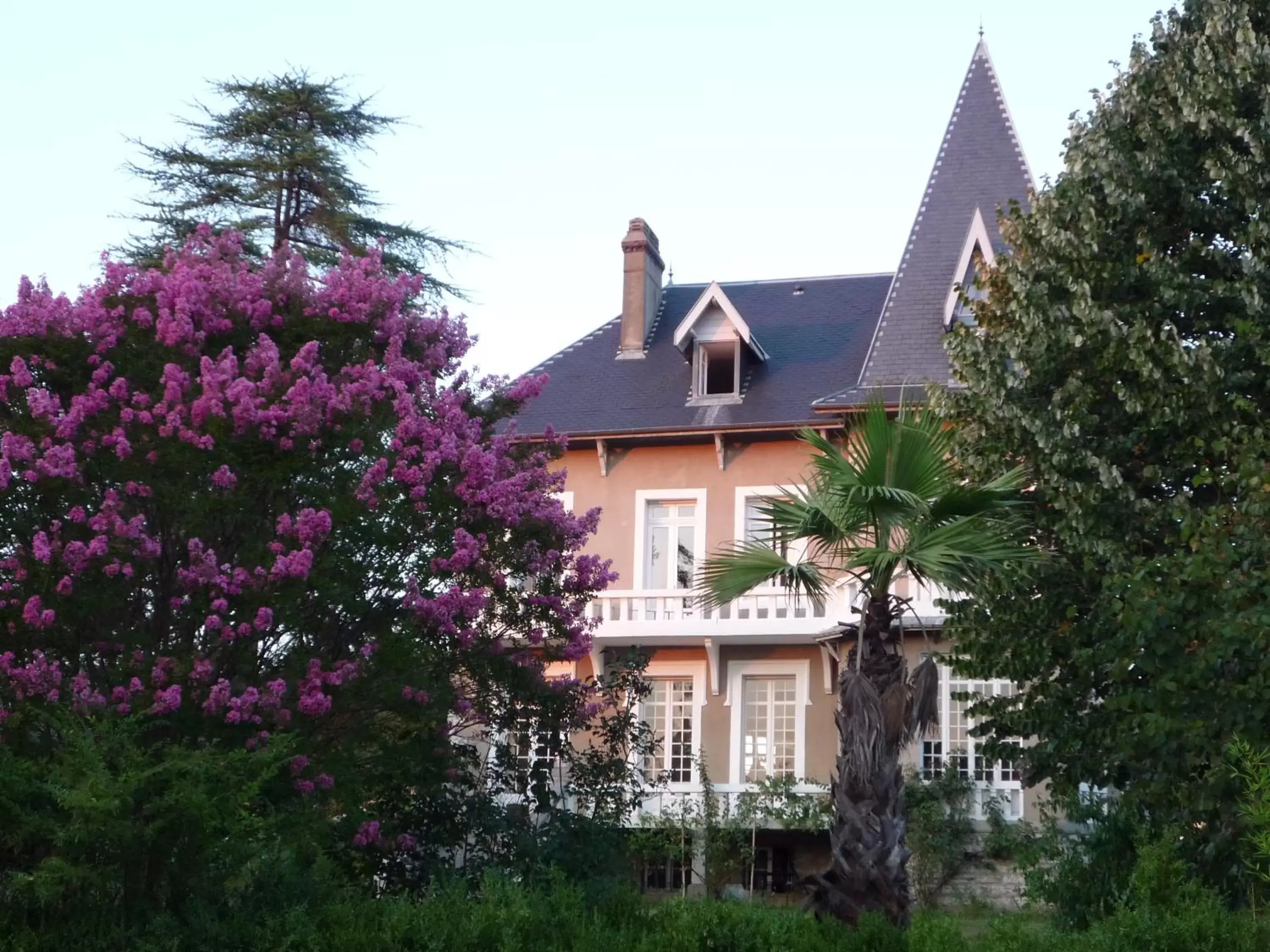 Facade/entrance, Property Building in Villa Hortebise