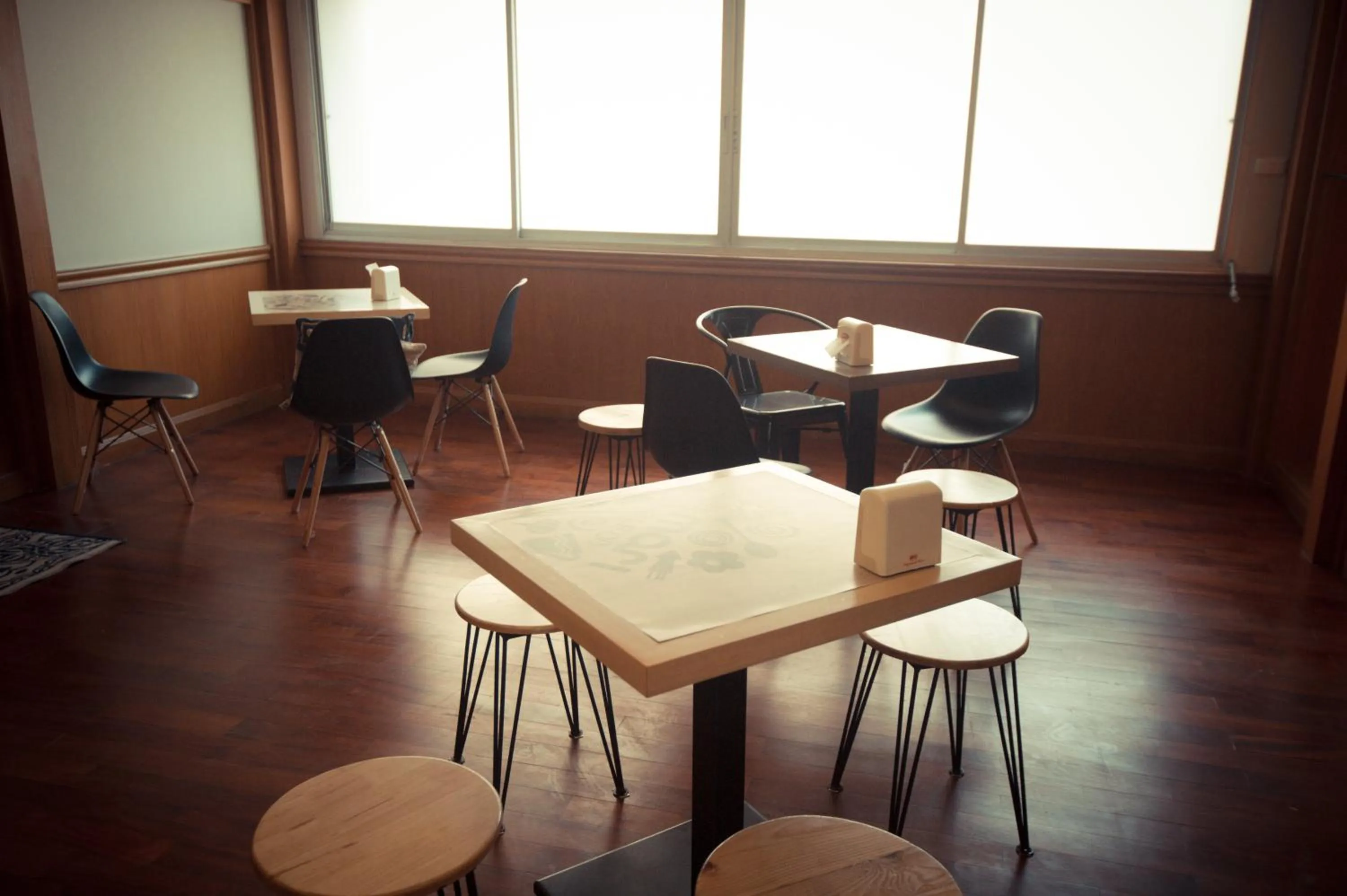Dining area in Glur Central Pratunam