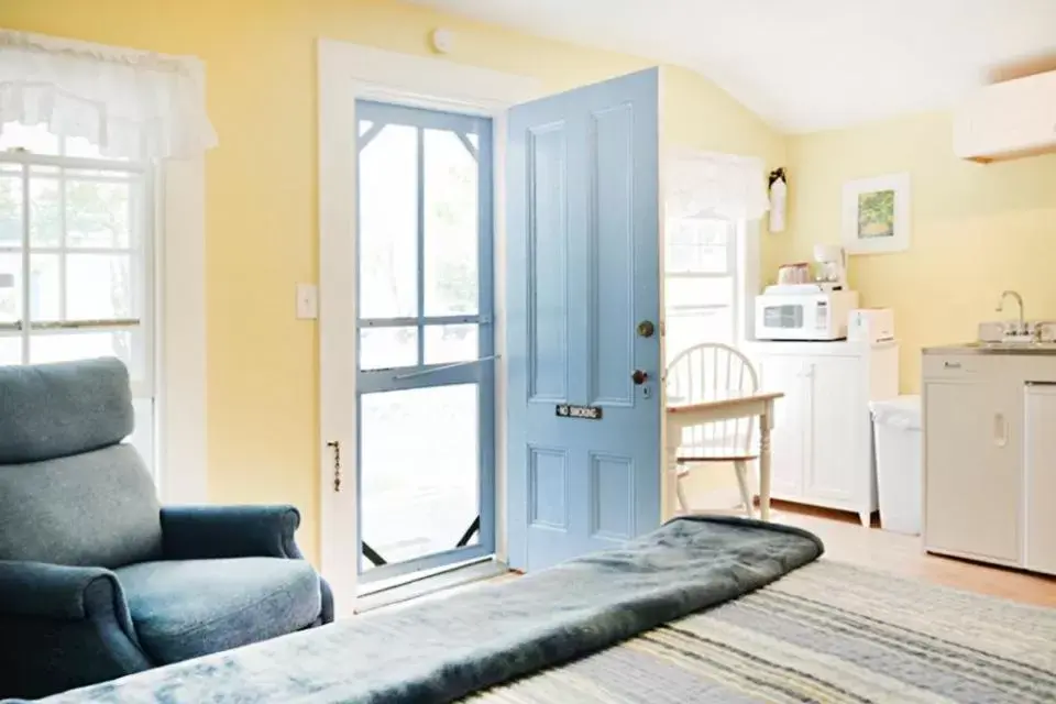 Seating Area in 2 River Road Inn Cottages