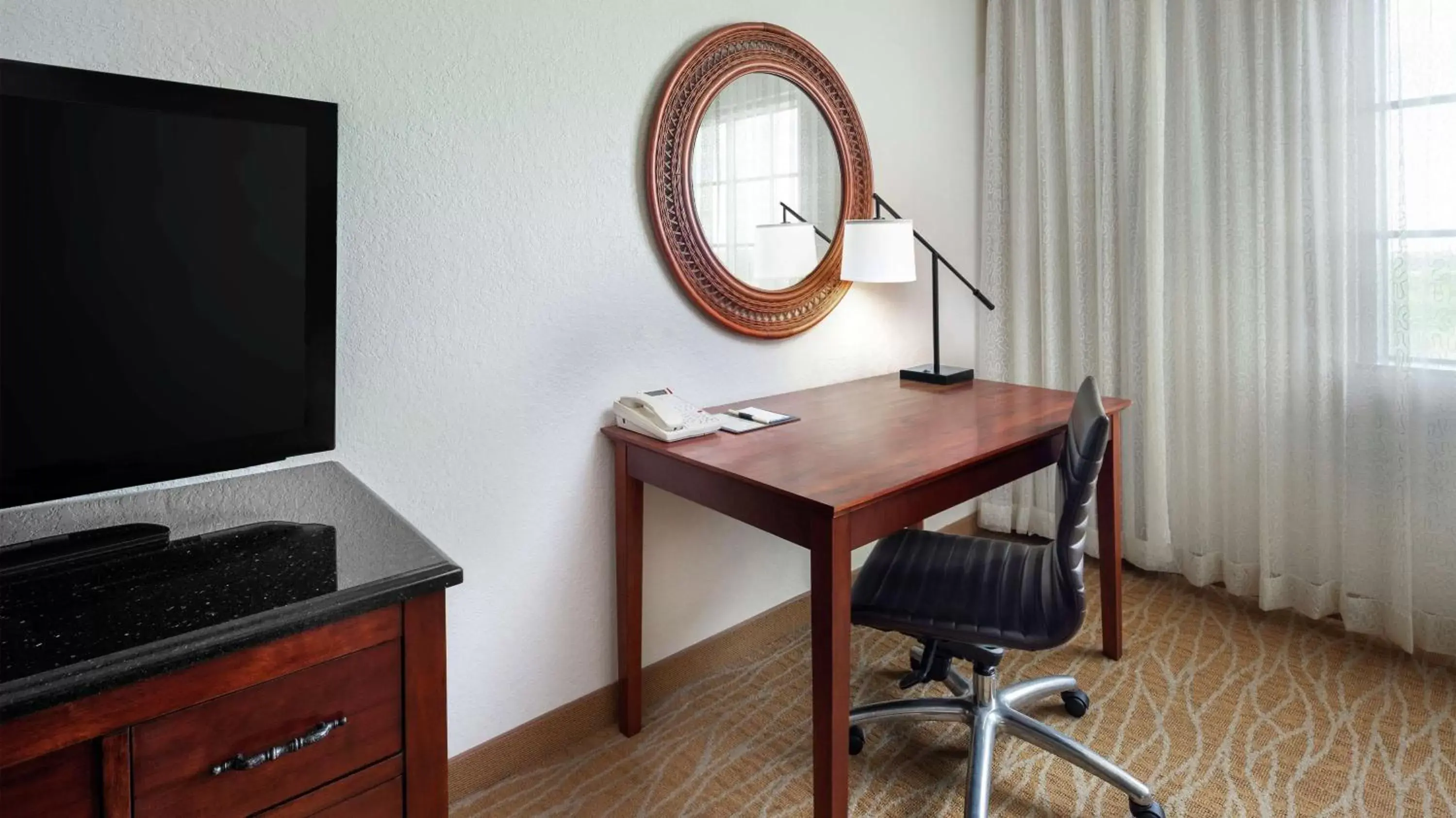Bedroom, TV/Entertainment Center in DoubleTree by Hilton Sunrise - Sawgrass Mills