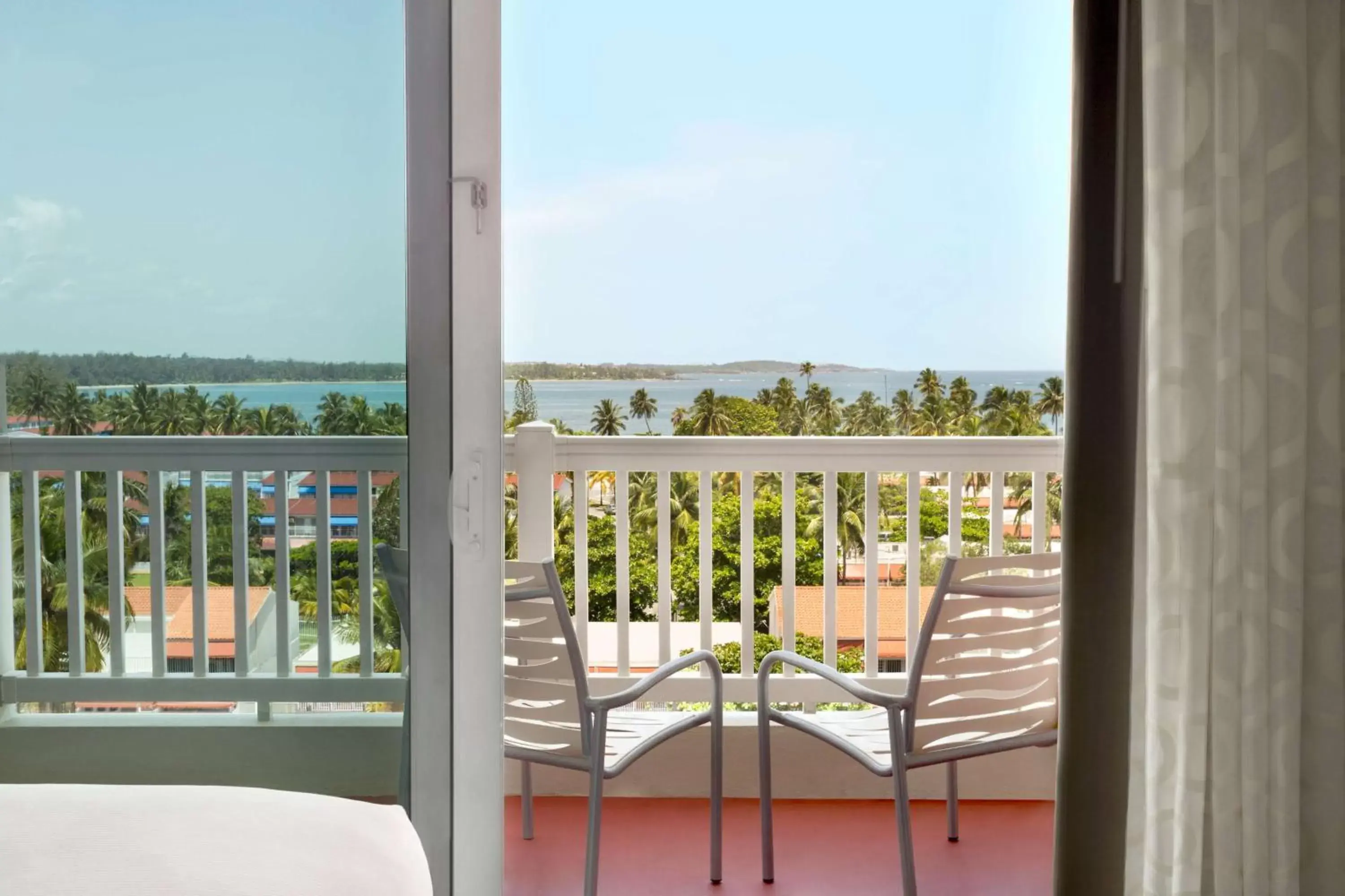 Living room in Embassy Suites by Hilton Dorado del Mar Beach Resort