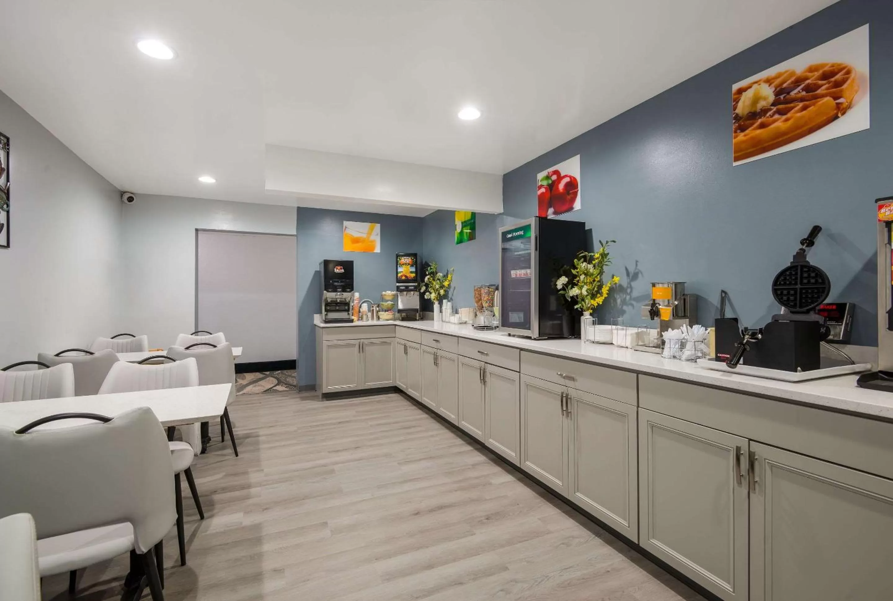 Breakfast in Super 8 by Wyndham Oneida Verona