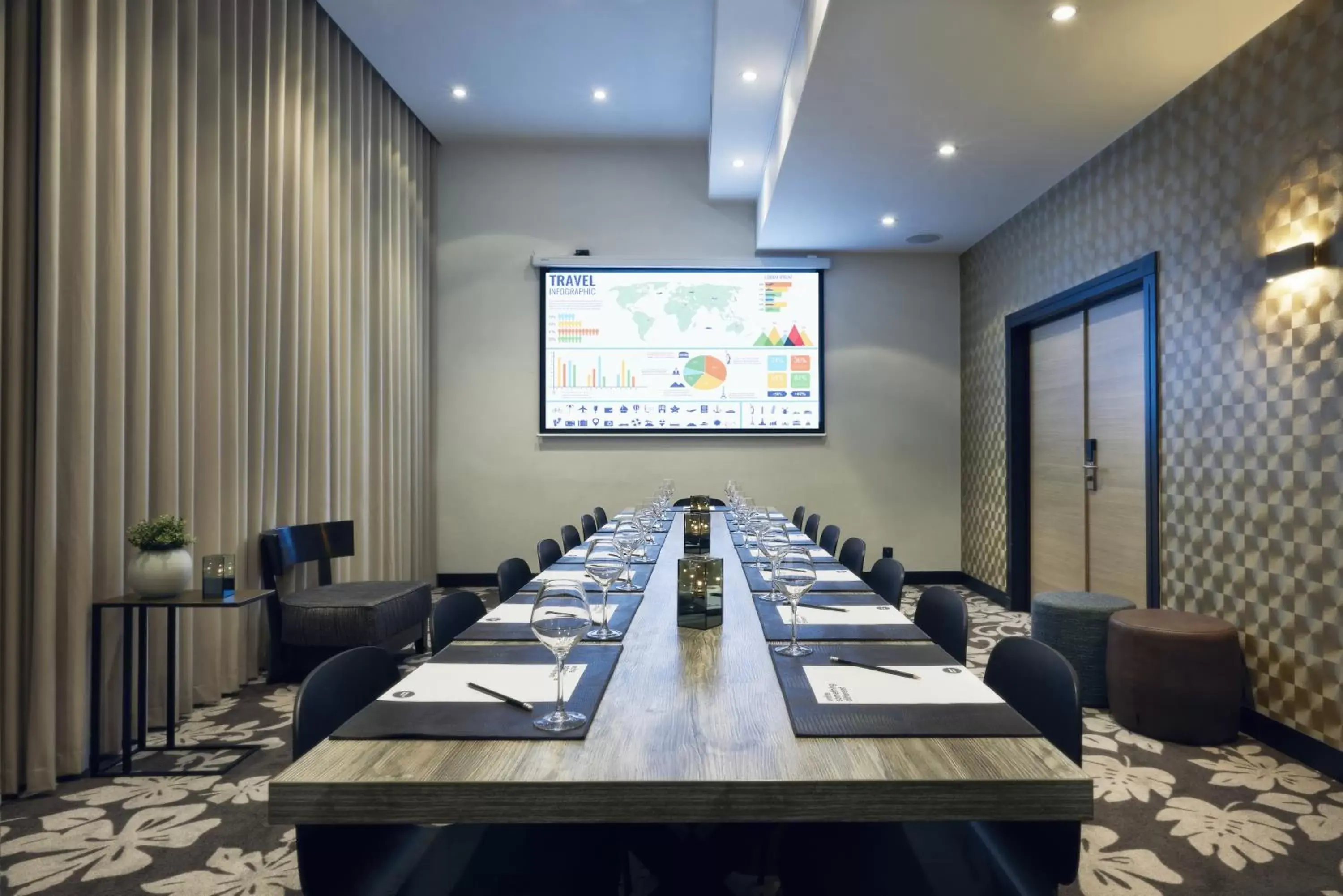 Business facilities in M Hotel