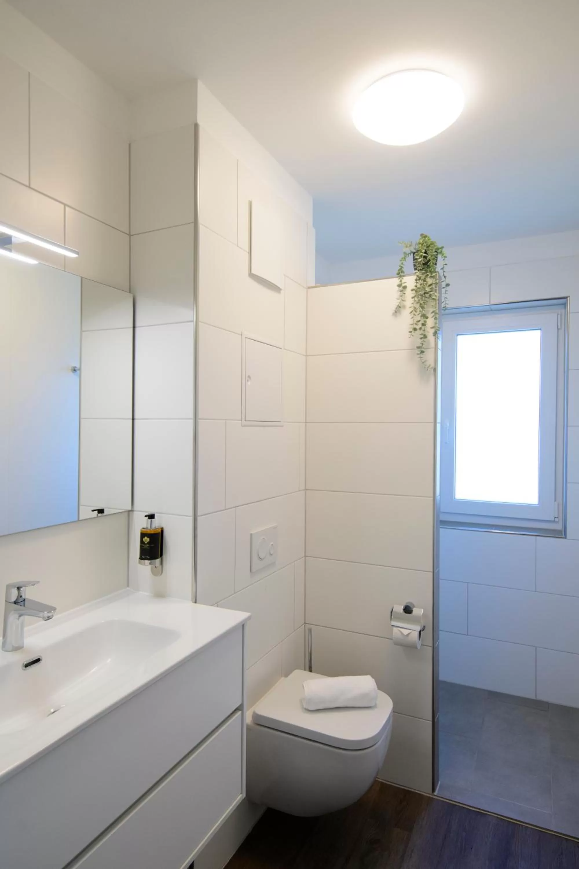 Bathroom in Smart & Stay Aparthotel Saarbrücken Süd - Self-Check-In - Free Parking