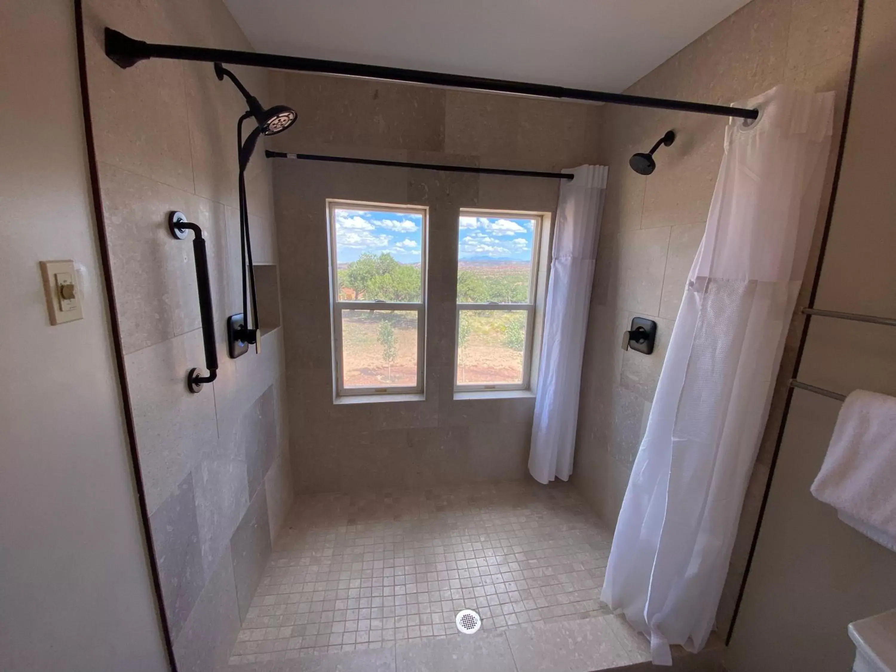 Shower, Bathroom in SkyRidge Inn