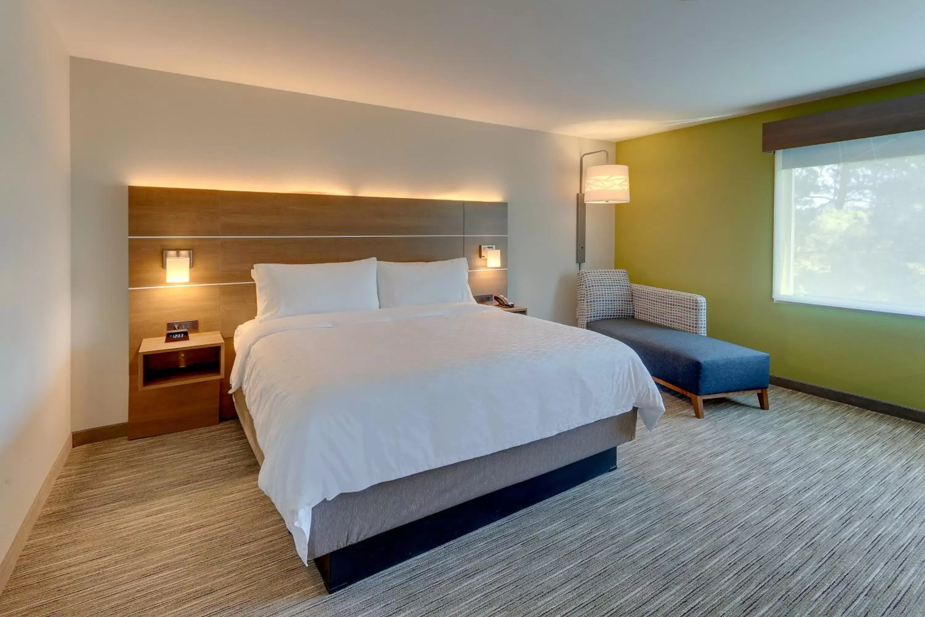 Bed in Holiday Inn Express & Suites - Roanoke – Civic Center