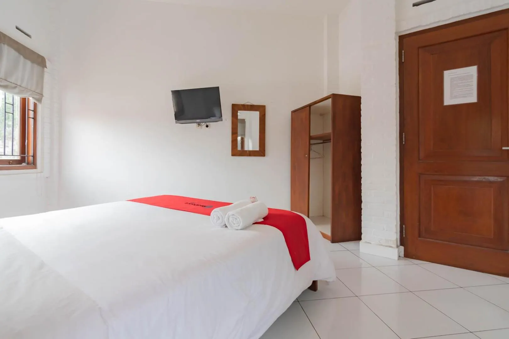 Bedroom in RedDoorz Plus near Dago Pakar