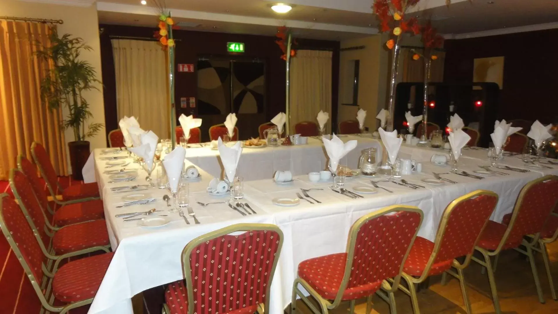 Banquet/Function facilities, Restaurant/Places to Eat in Hannon's Hotel