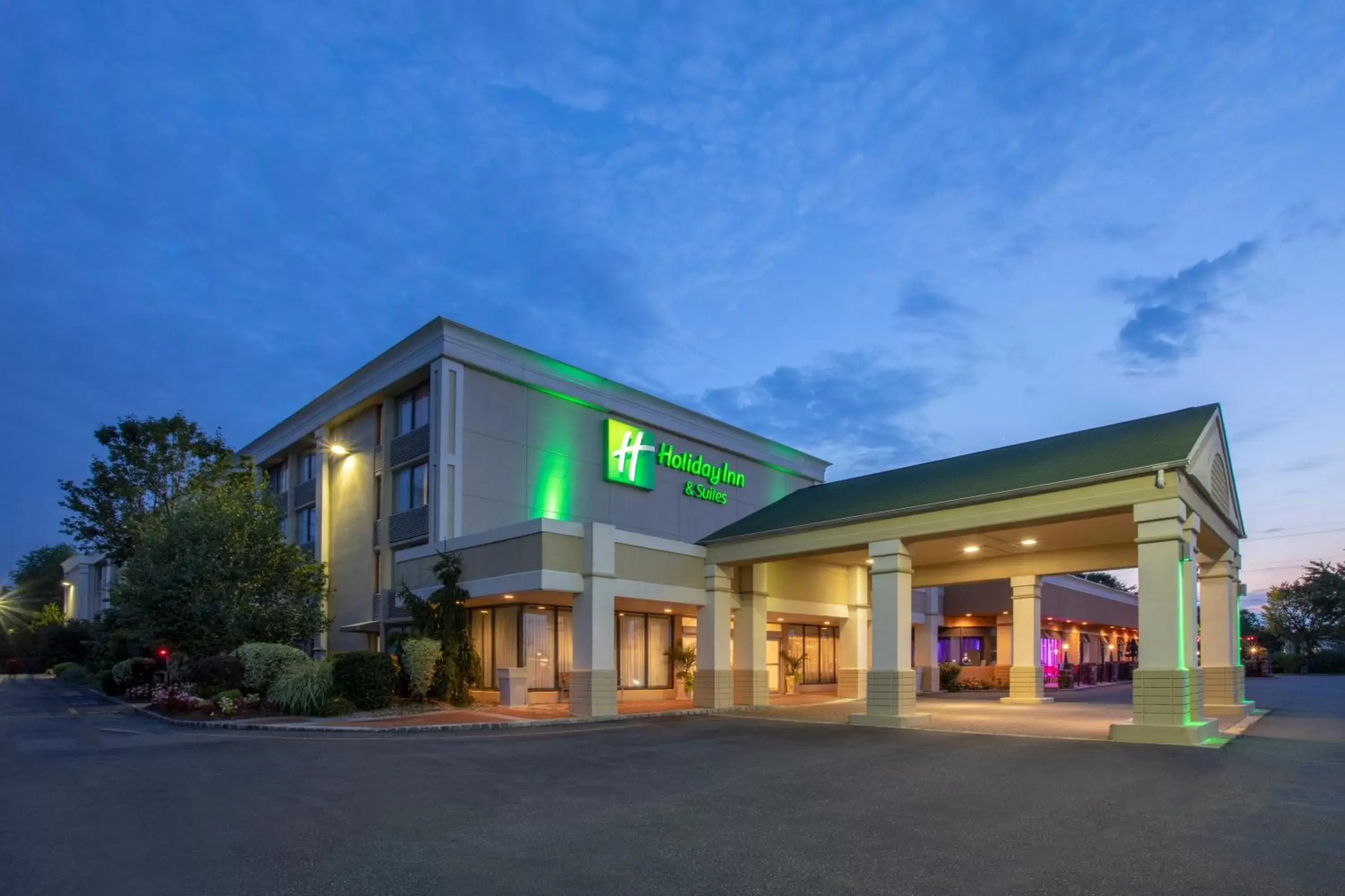 Property building in Holiday Inn & Suites Parsippany Fairfield by IHG Property building in Holiday Inn & Suites Parsippany Fairfield by IHG