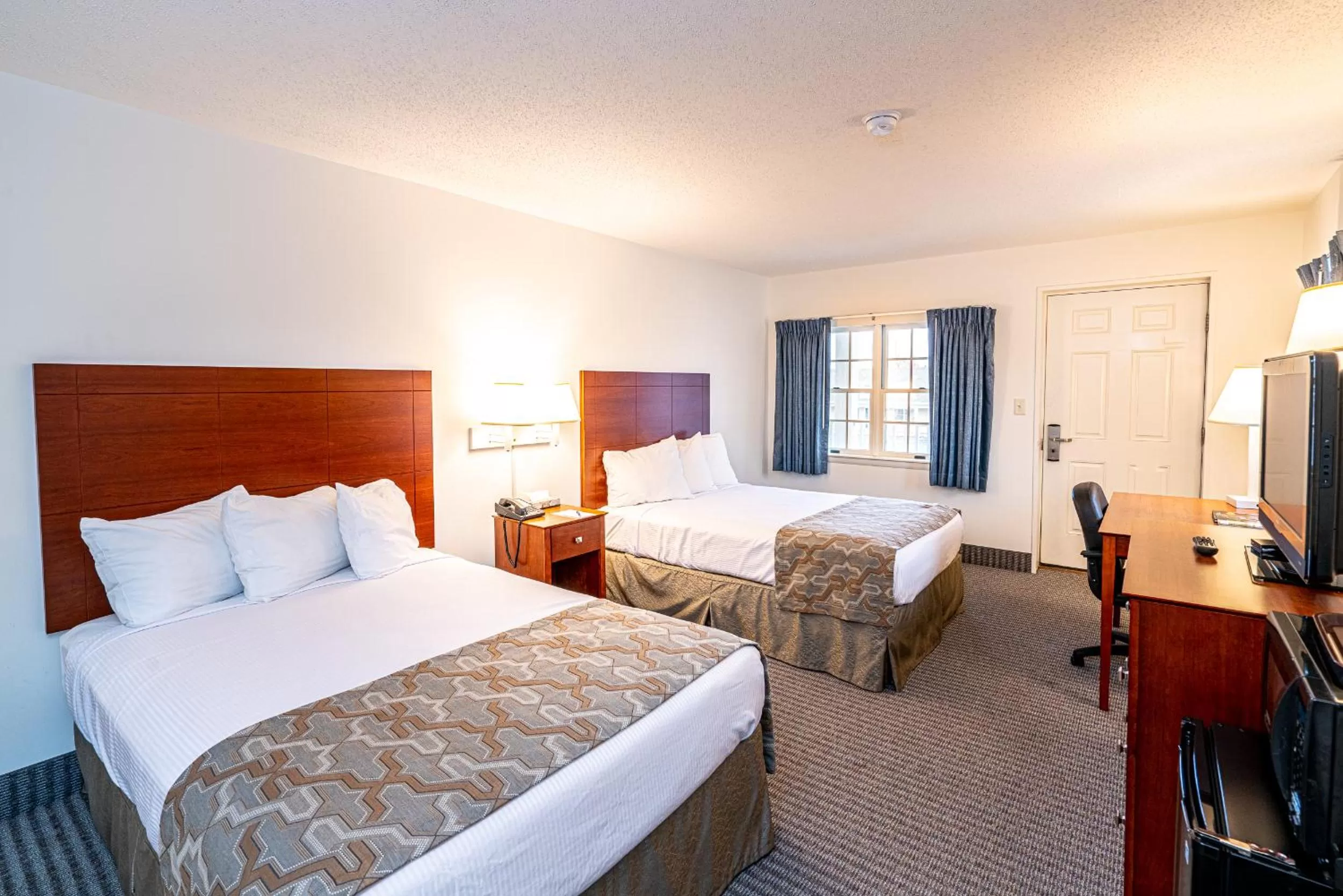 Bed in Anchorage Motel Inc.