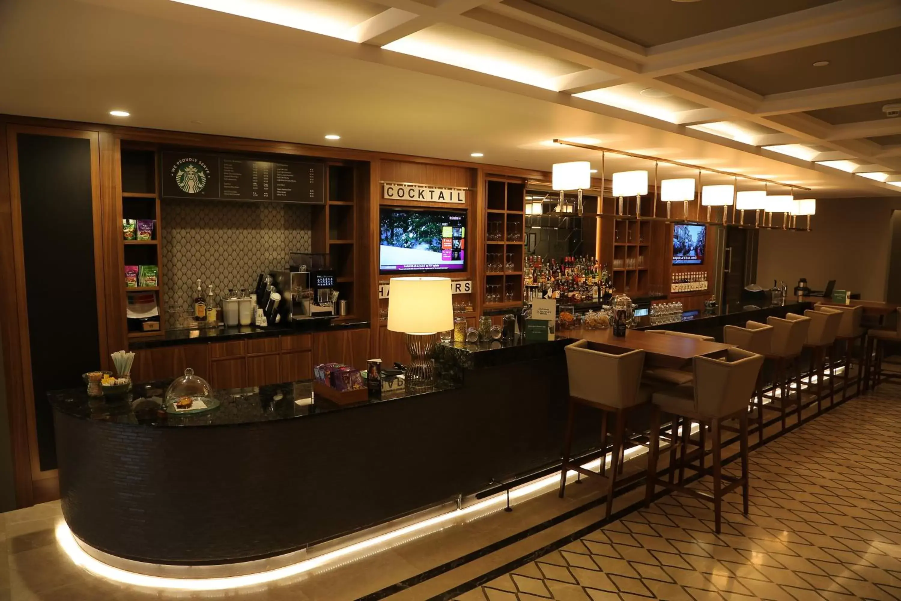 Lounge or bar, Restaurant/Places to Eat in Holiday Inn Bursa - City Centre, an IHG Hotel