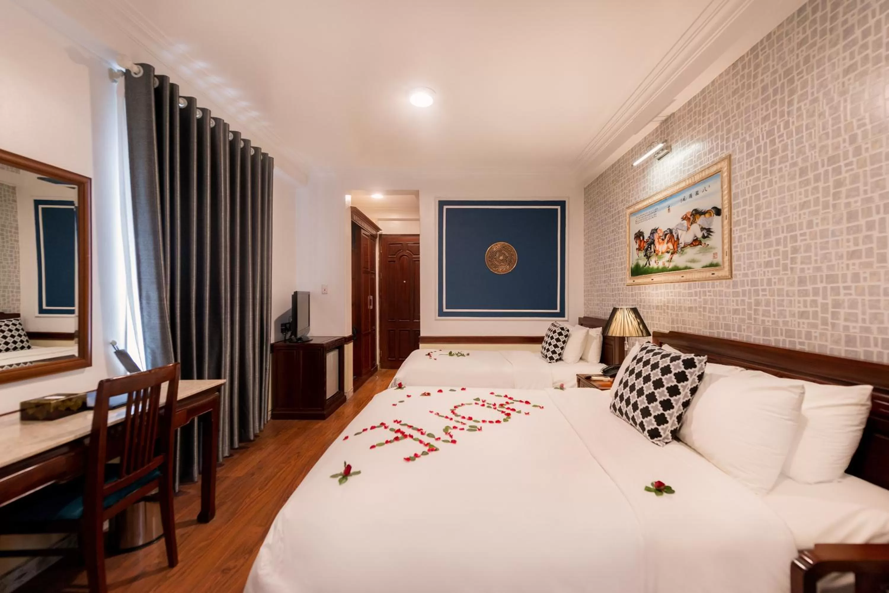 Bedroom, Bed in Prince II Hotel