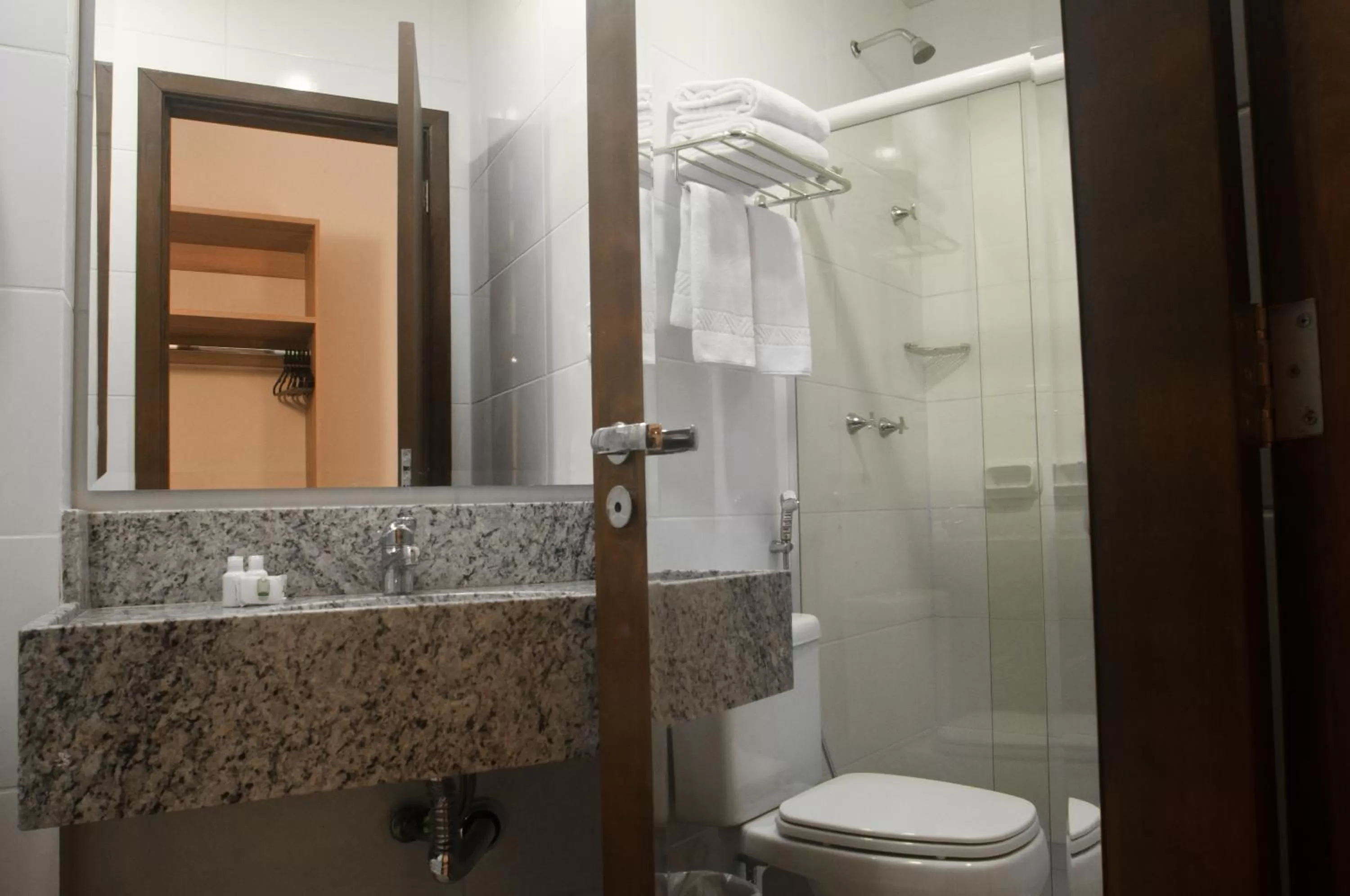 Shower in Hotel Estação 101 - Itajaí