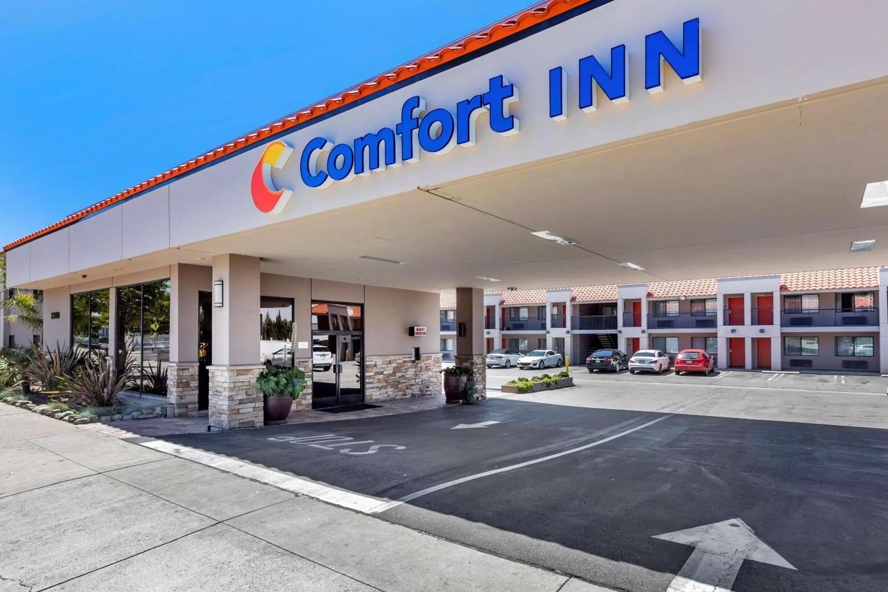 Property building in Comfort Inn Near Old Town Pasadena in Eagle Rock