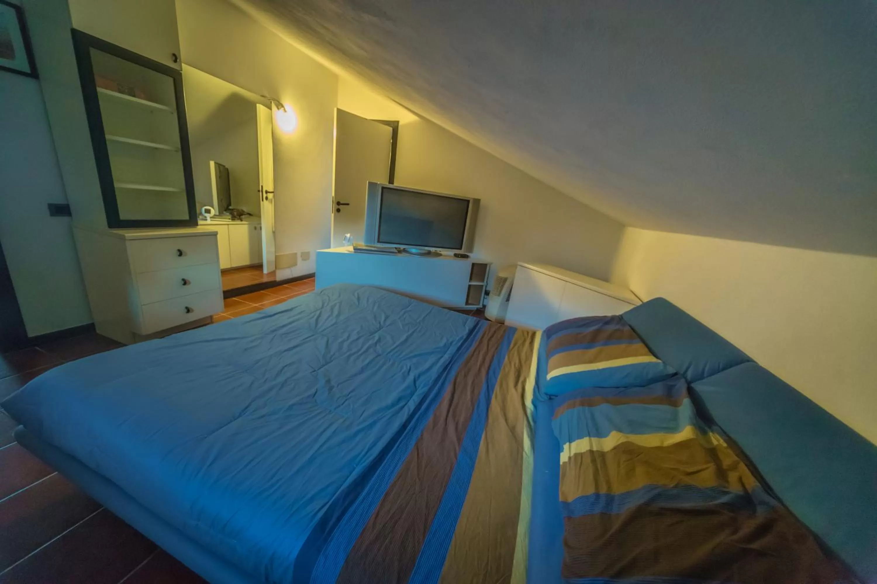 TV and multimedia, Bed in Villa Buzzi