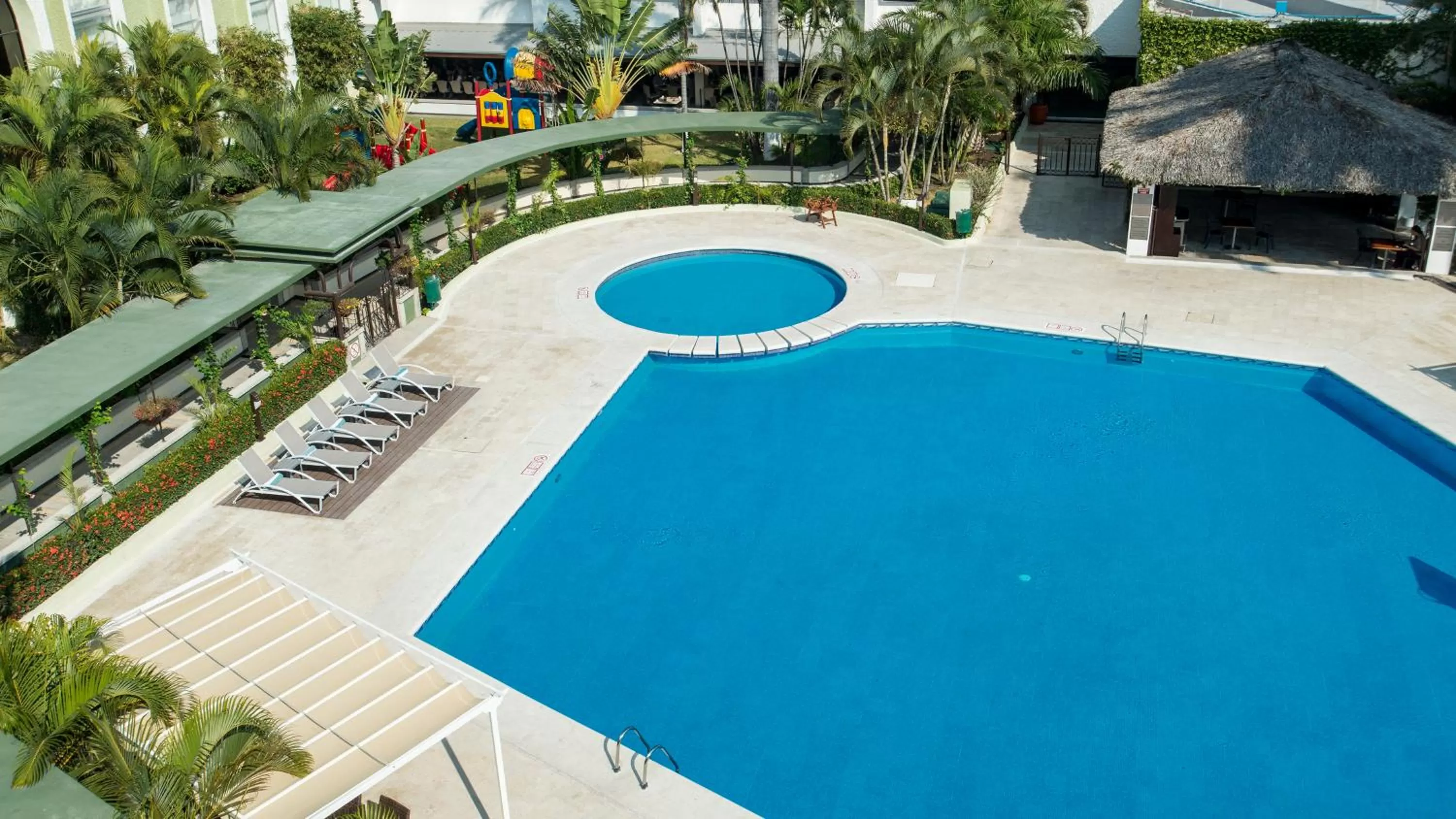 Swimming pool in Holiday Inn Tuxtla Gutierrez by IHG