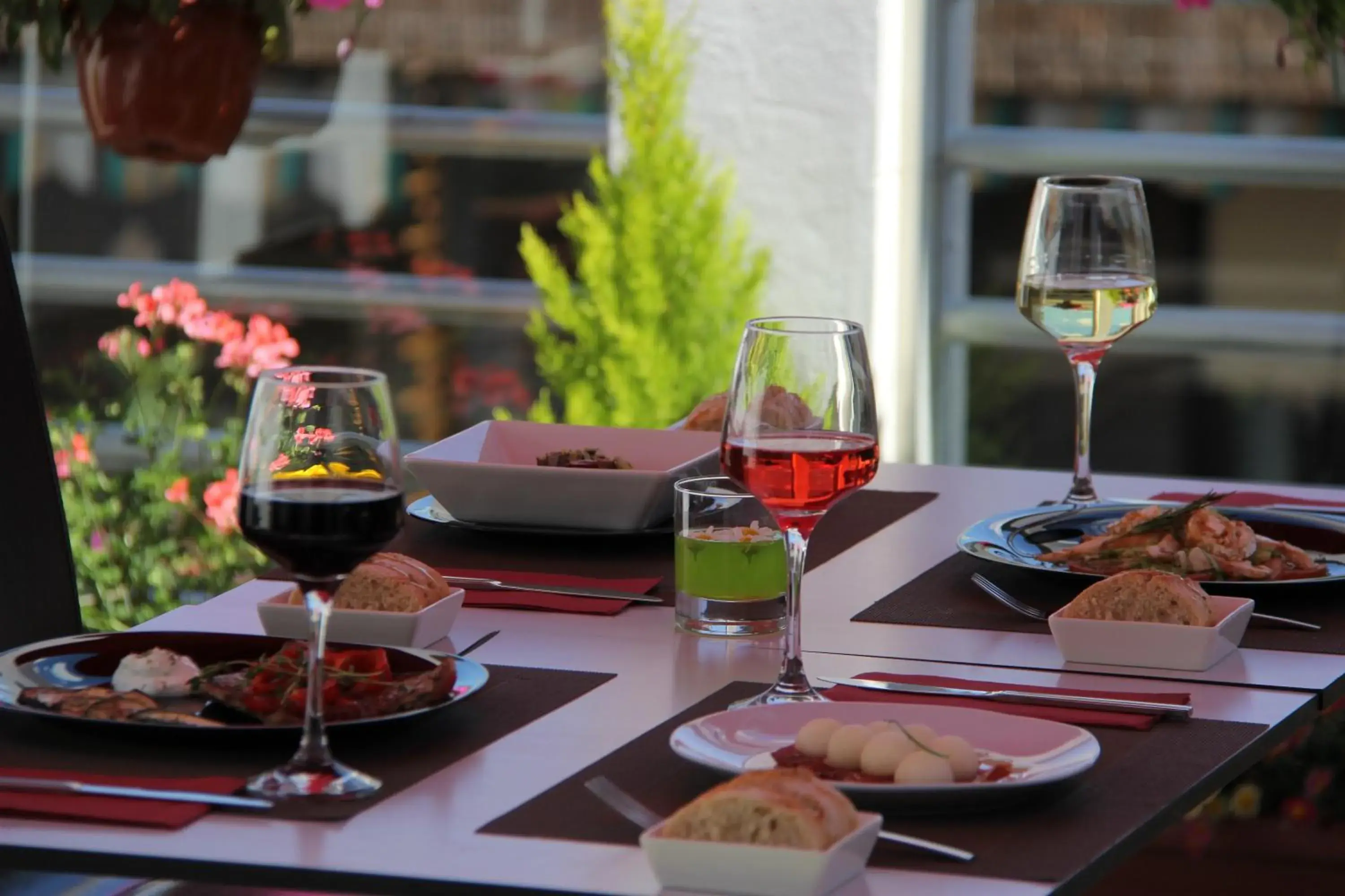 Restaurant/places to eat in Hotel Universal by Maxi Hoteles Restaurant/places to eat in Hotel Universal by Maxi Hoteles