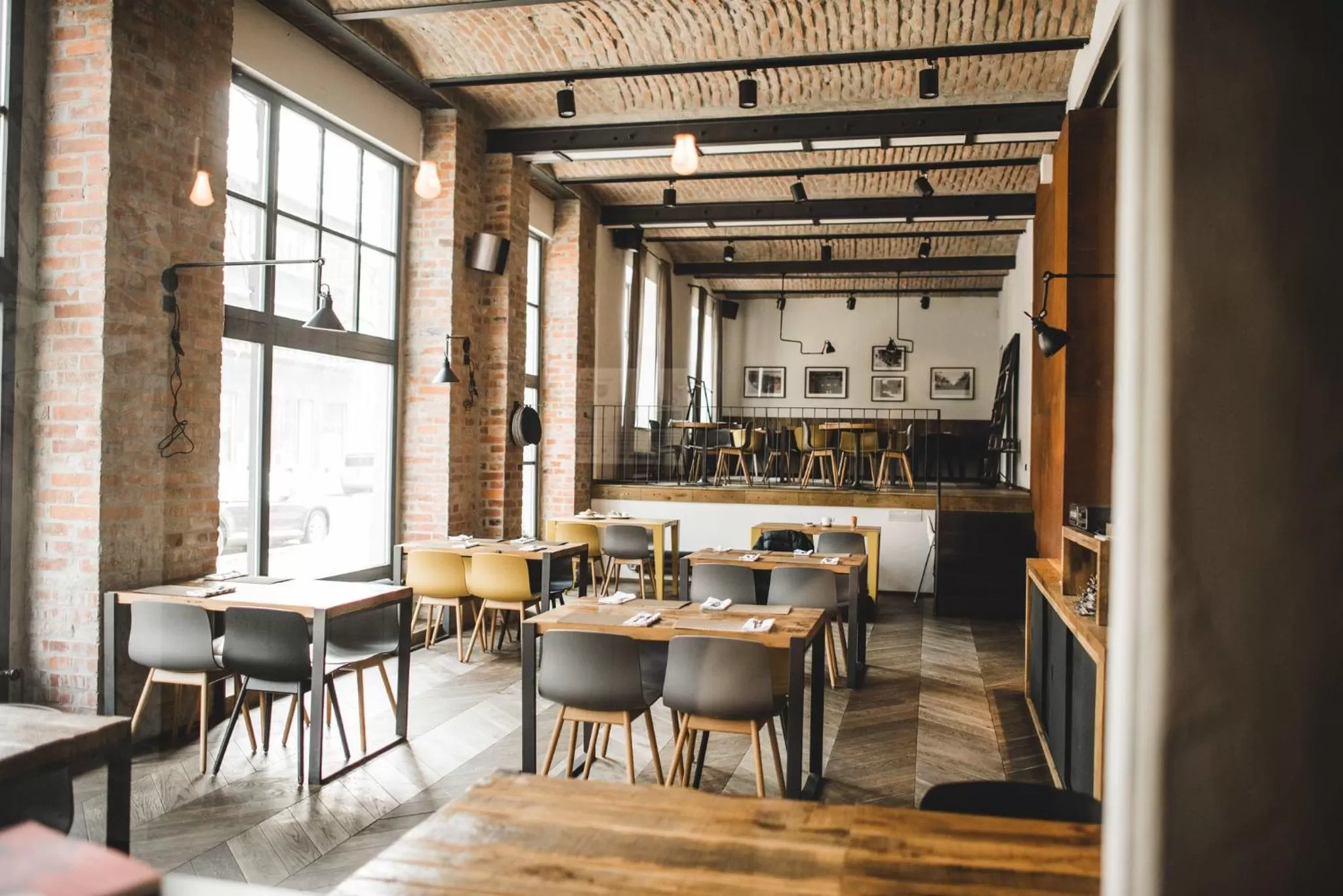 Restaurant/places to eat in Hotel city.city