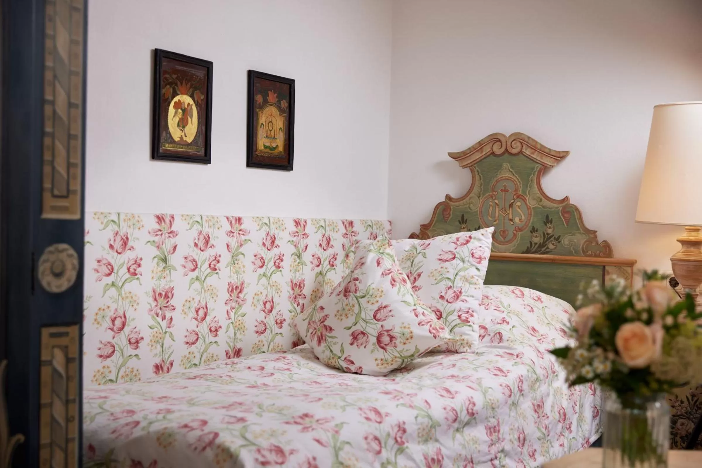 Bed in Relais & Châteaux Hotel Tennerhof