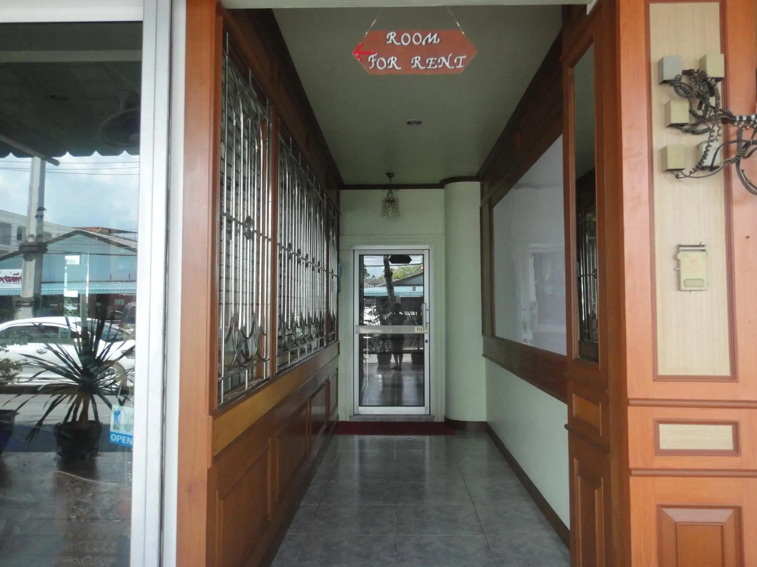 Facade/entrance in Thepparat Lodge Krabi