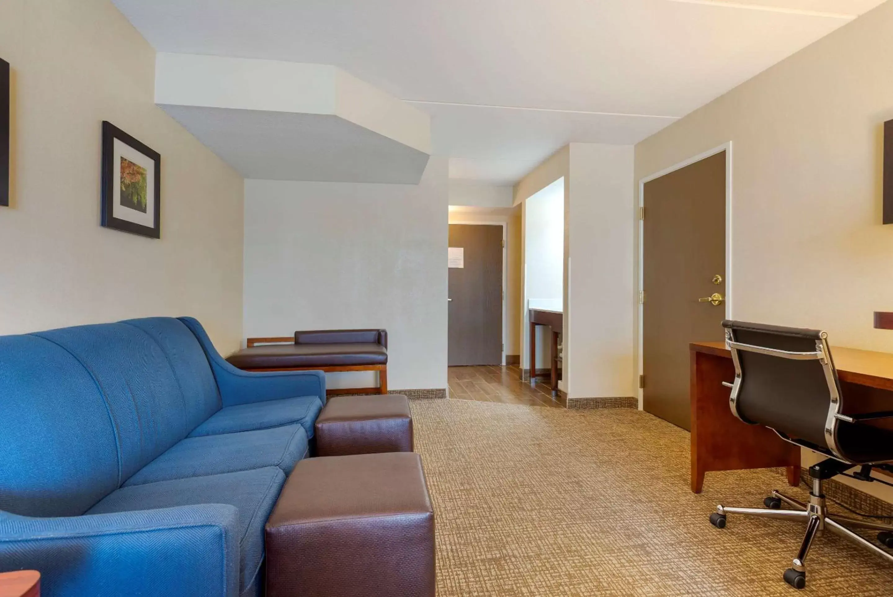 Photo of the whole room, Seating Area in Comfort Inn & Suites Wilkes Barre - Arena