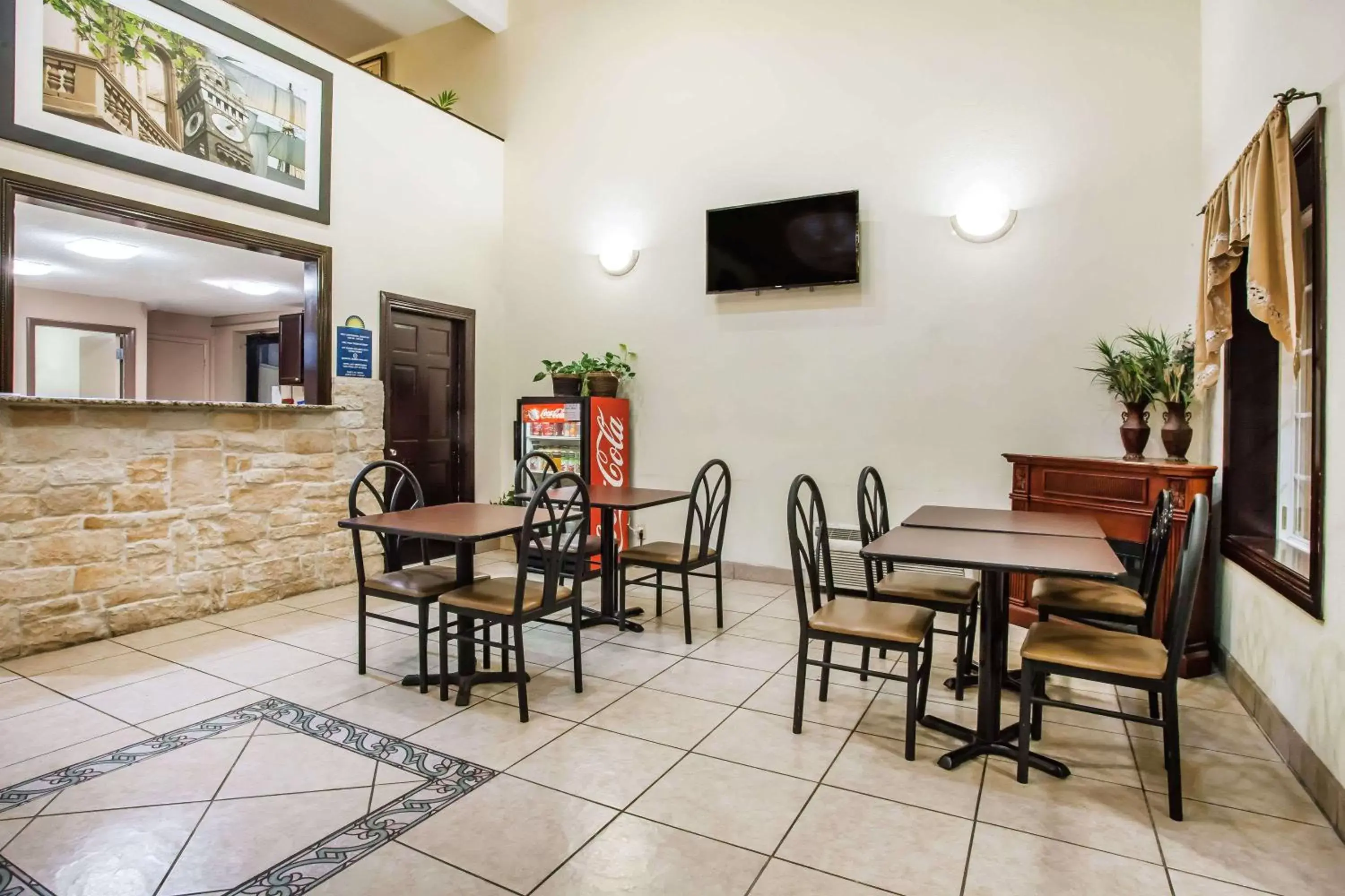 Lobby or reception, Restaurant/Places to Eat in Days Inn by Wyndham Aberdeen
