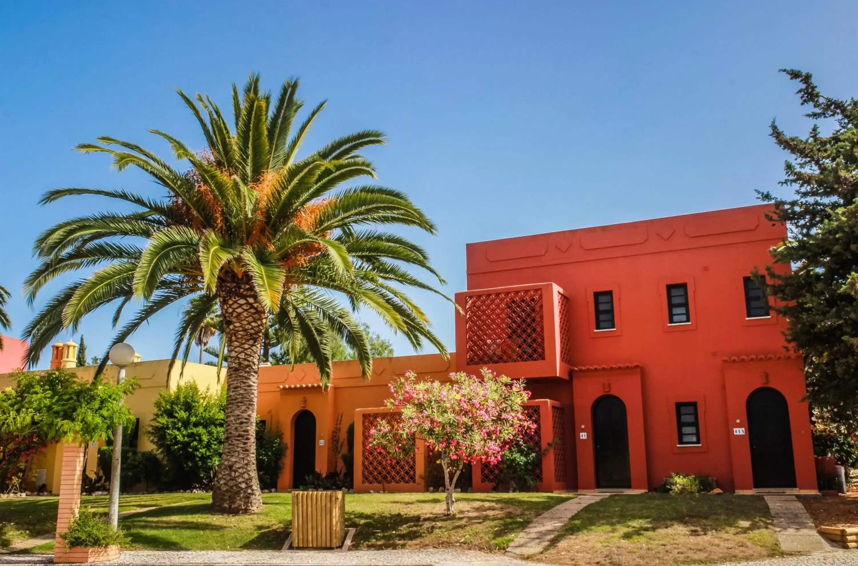 Facade/entrance, Property Building in Colina Village