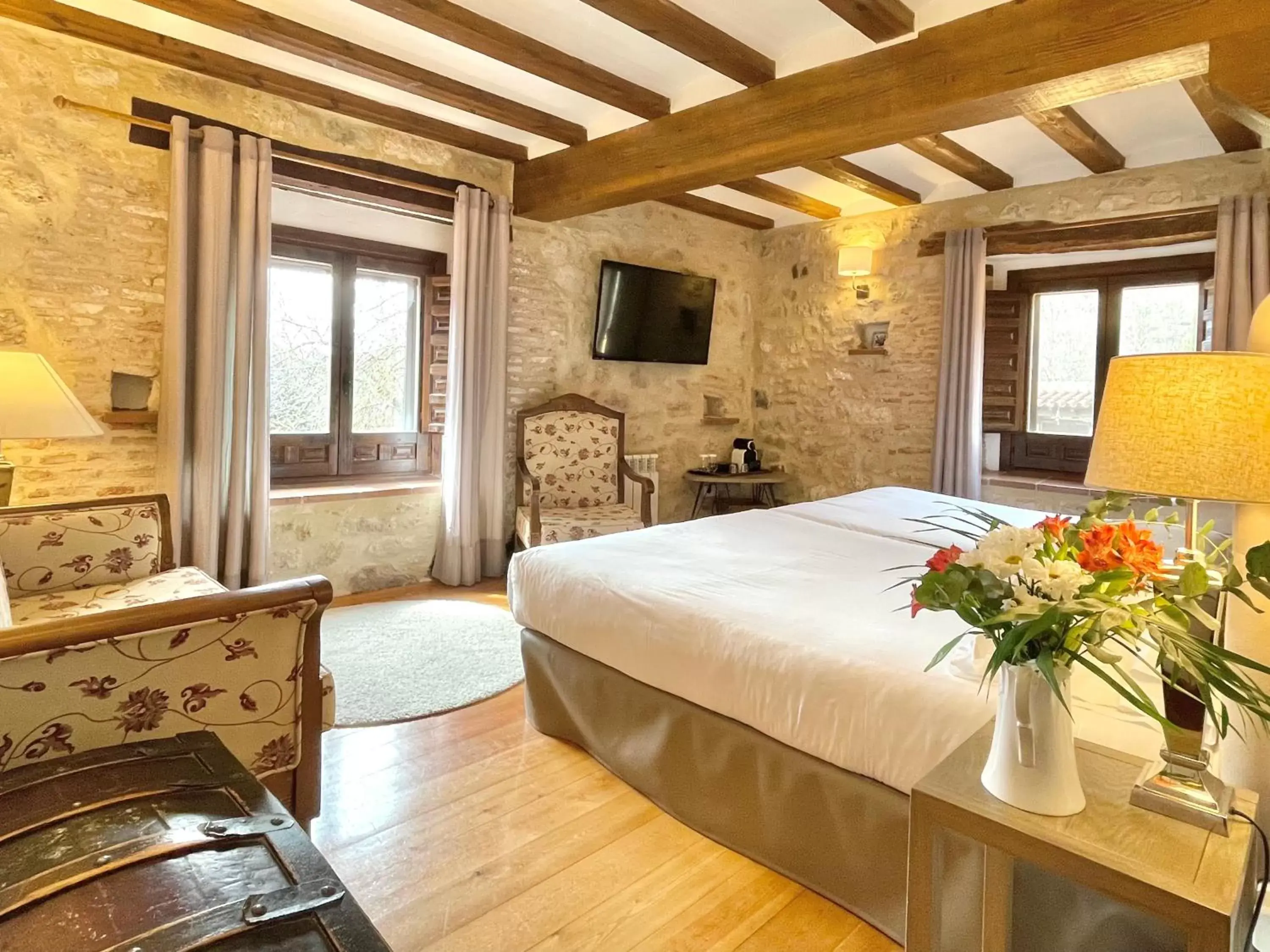 Photo of the whole room in Molino de Alcuneza Relais & Châteaux