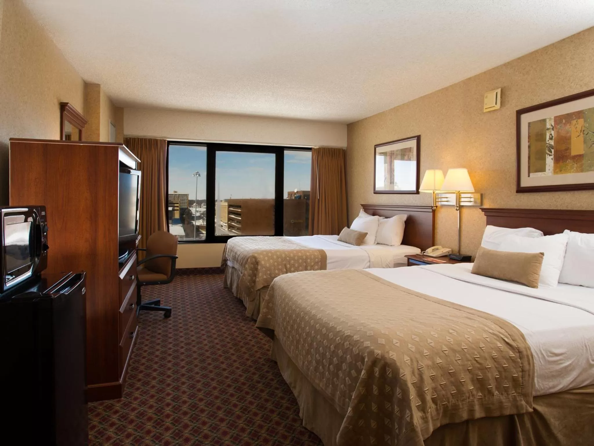 Bedroom, Bed in Ramada by Wyndham Topeka Downtown Hotel & Convention Center