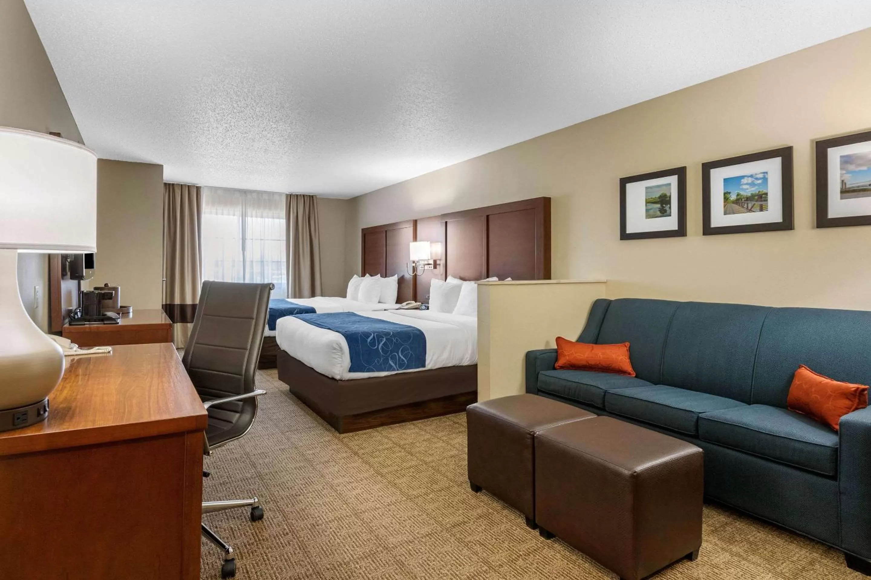 Photo of the whole room, Bed in Comfort Suites