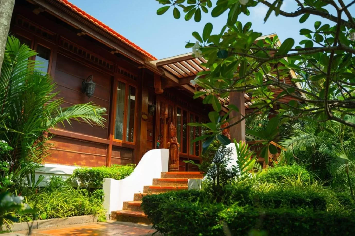 Garden in Try Palace Resort Kep