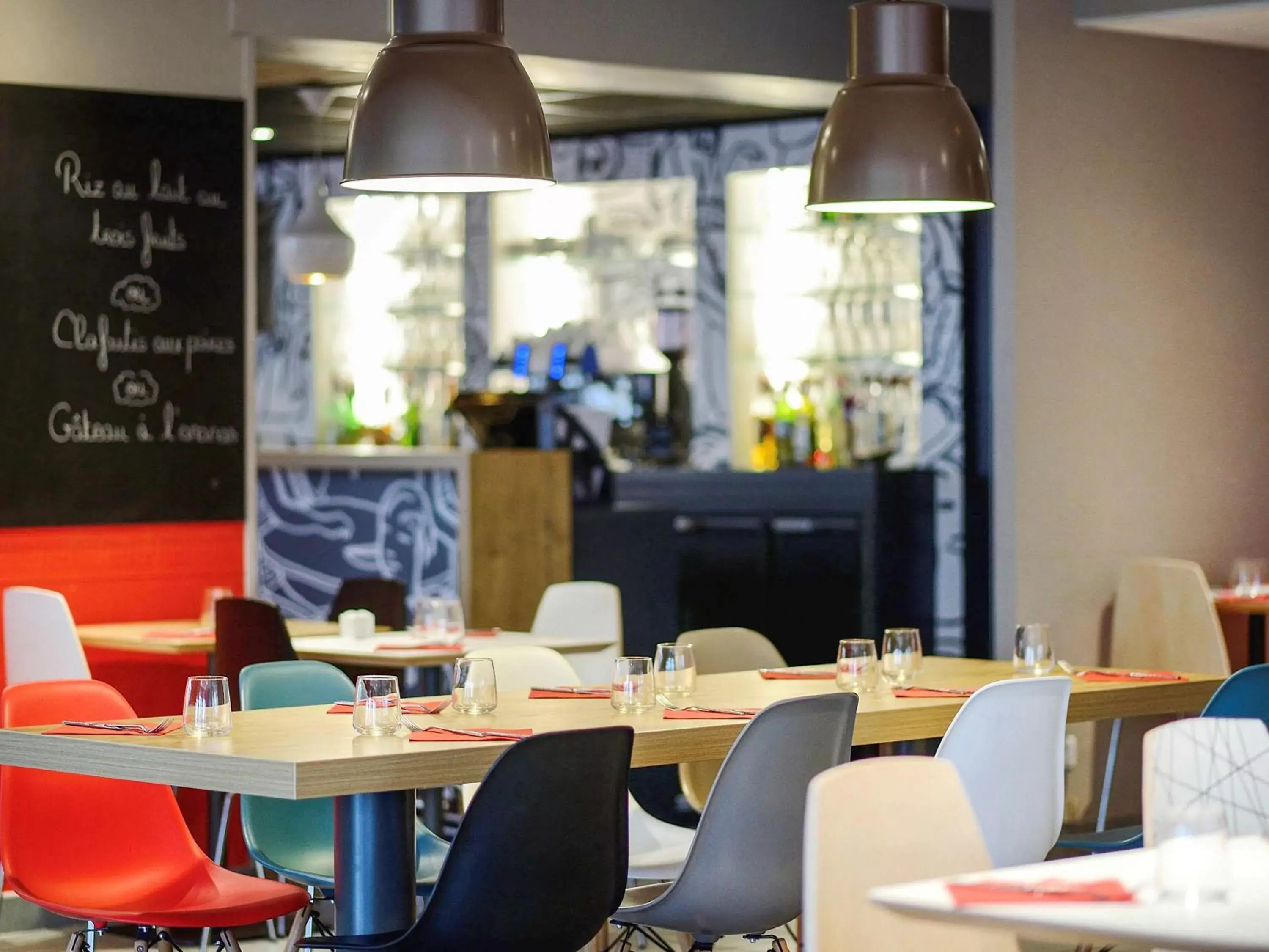 Restaurant/places to eat in ibis Poitiers Beaulieu