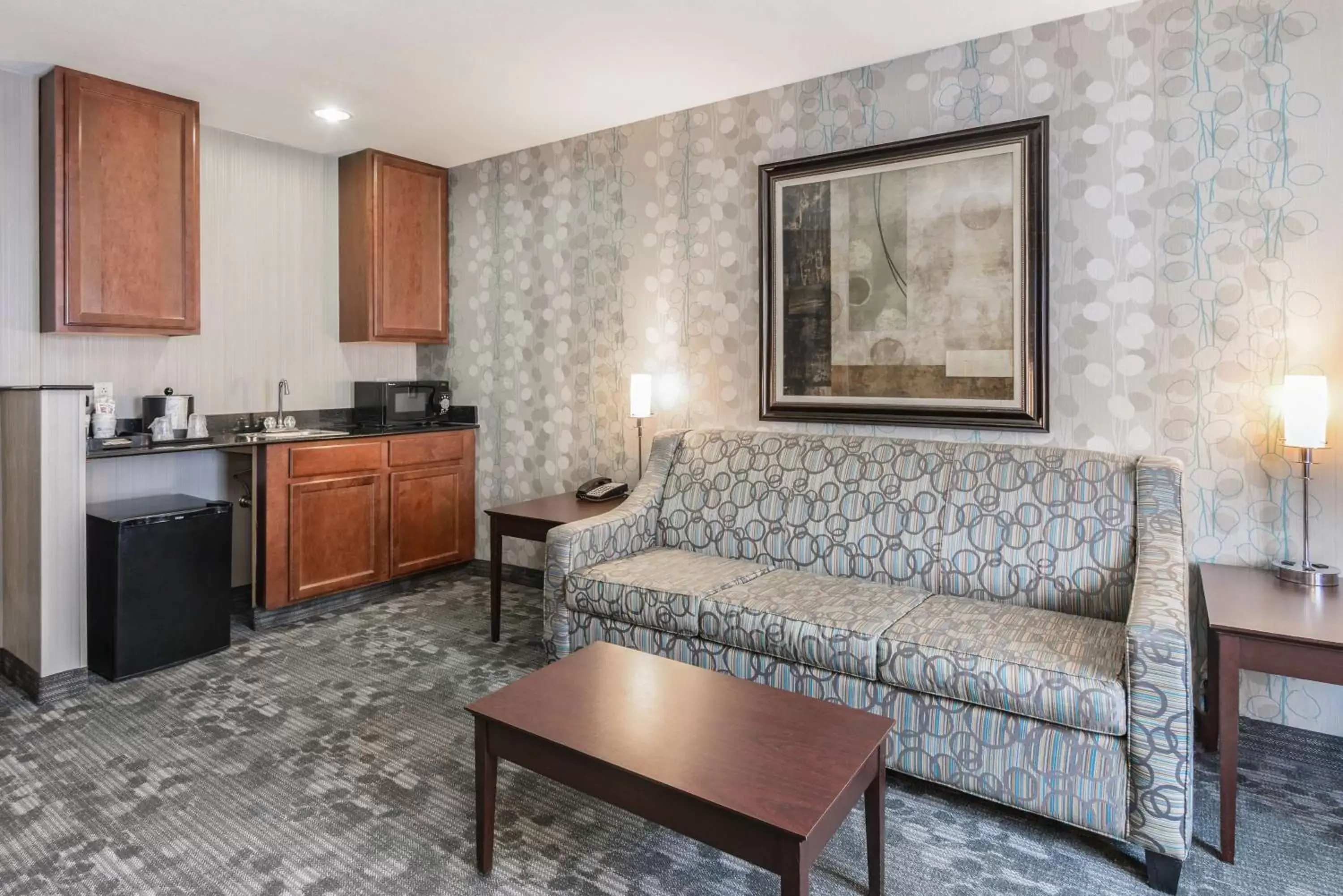 Photo of the whole room, Kitchen/Kitchenette in Best Western Concord Inn and Suites