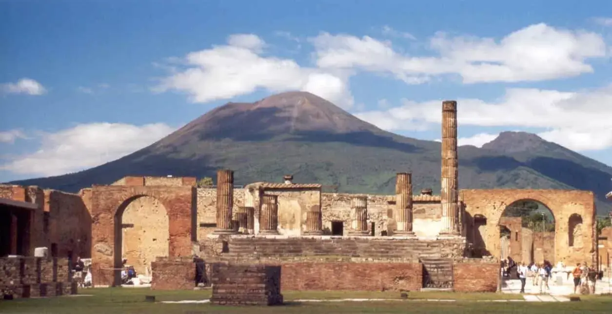 On site, Nearby Landmark in B&B Villa Lura Pompei