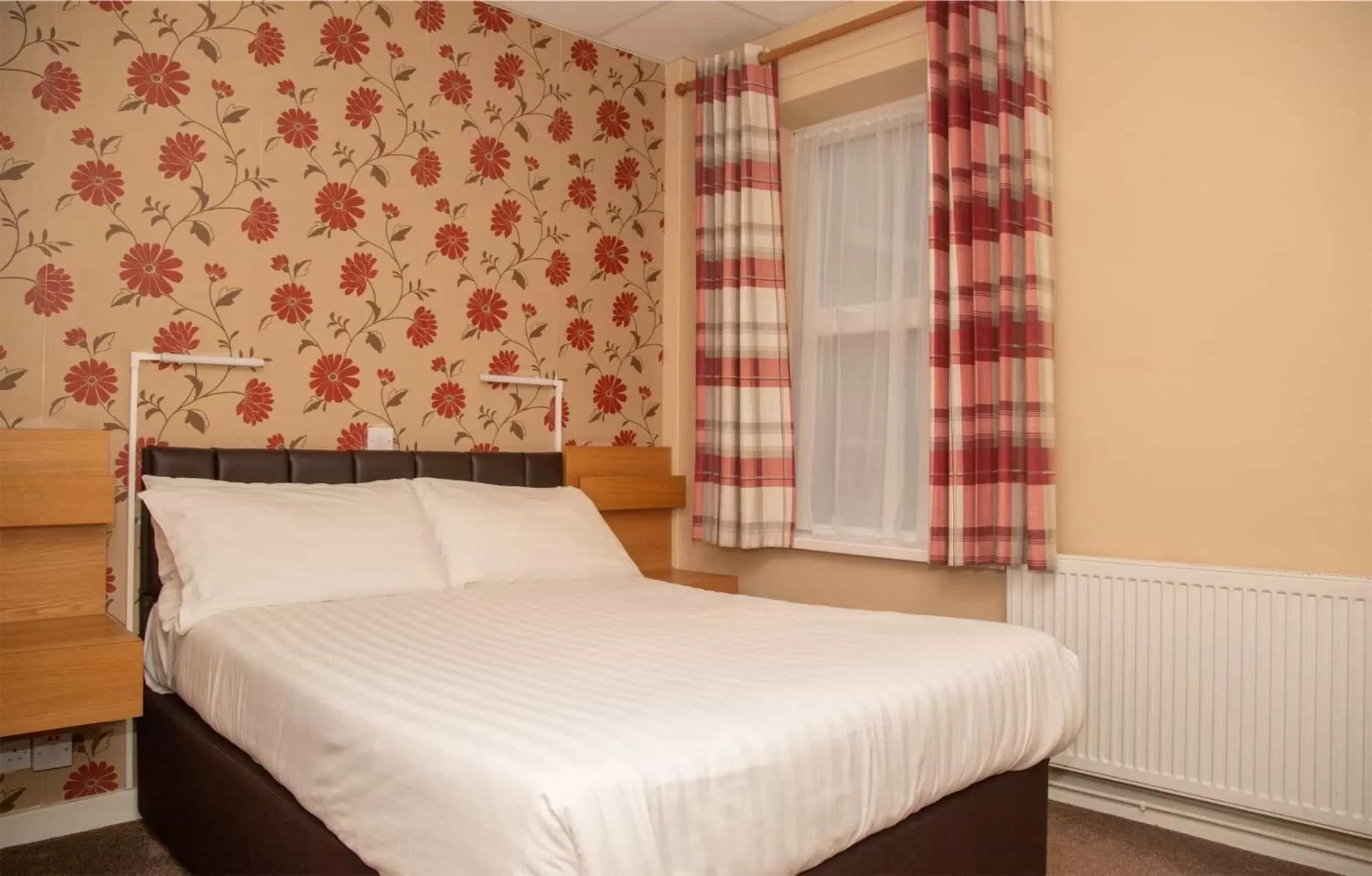 Bedroom, Bed in The Lawton