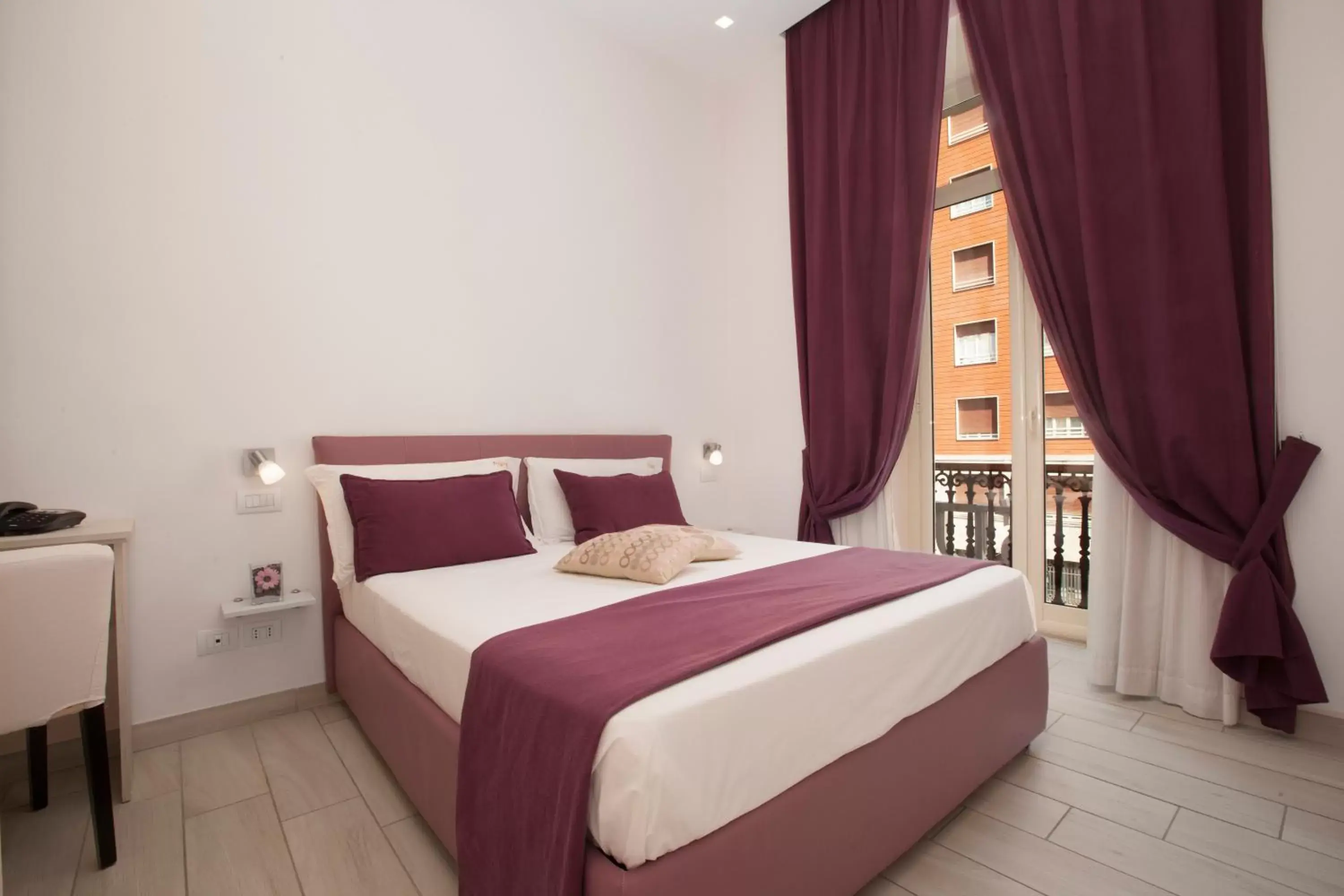 Bedroom, Bed in Suite dei Catalani Bedroom, Bed in Suite dei Catalani